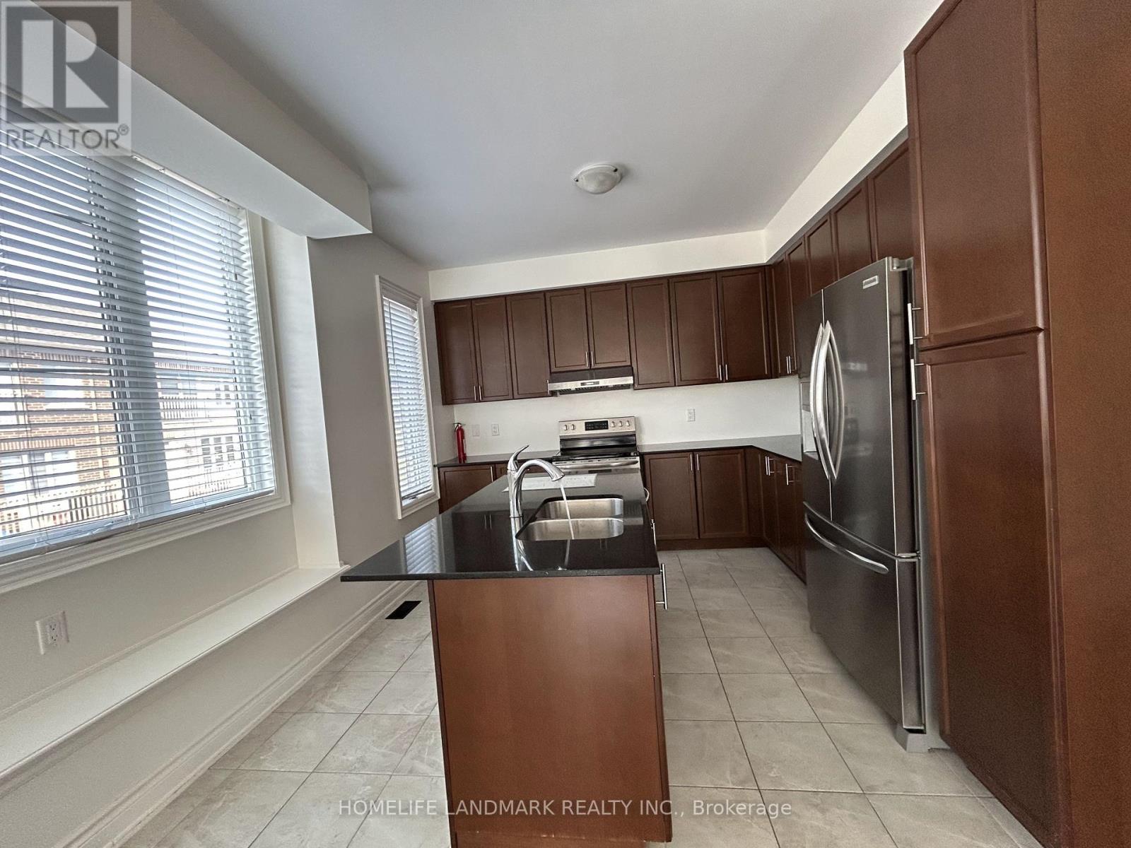 3 Temple Manor Road, Brampton, Ontario  L6Y 6C5 - Photo 17 - W12501364