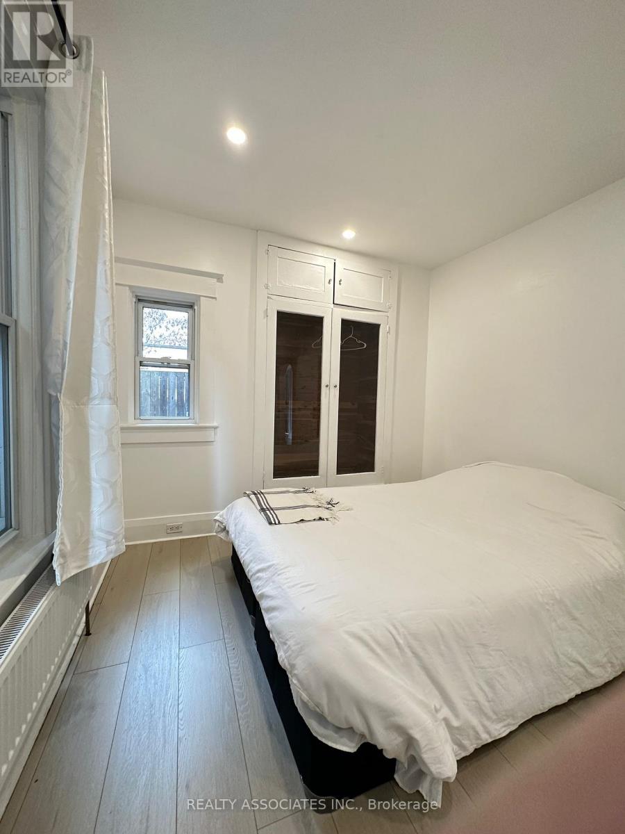 Main - 46 Bartonville Avenue W, Toronto, Ontario  M6M 2B5 - Photo 11 - W12501370