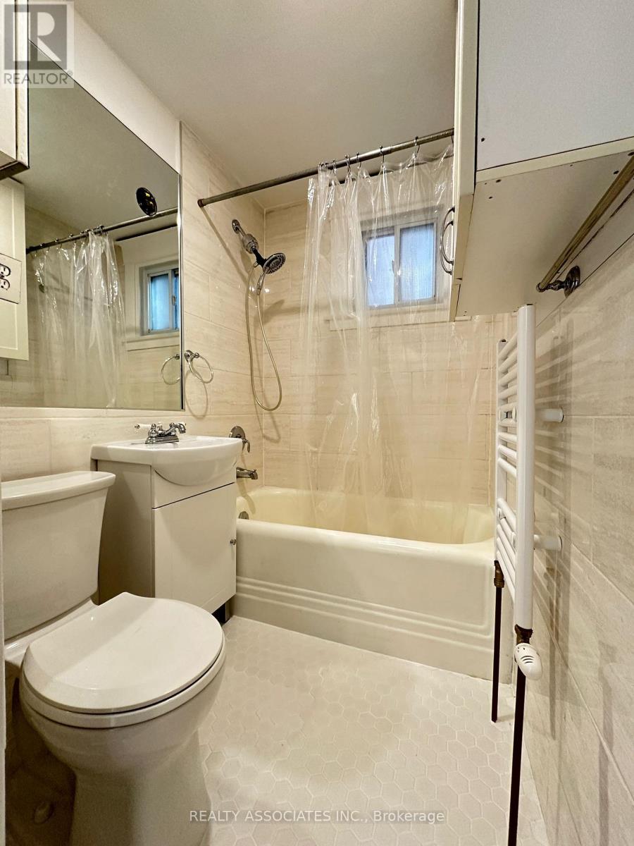 Main - 46 Bartonville Avenue W, Toronto, Ontario  M6M 2B5 - Photo 17 - W12501370