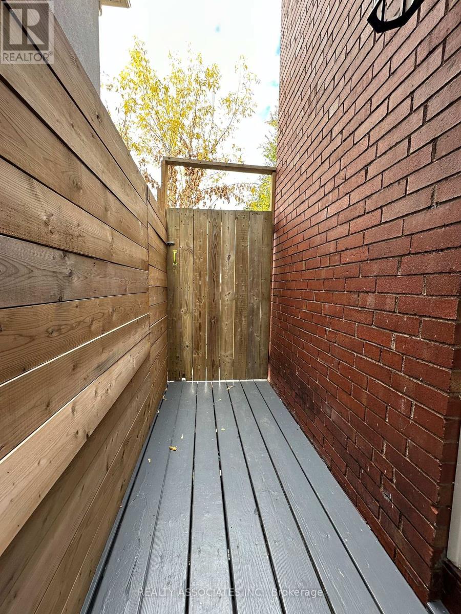 Main - 46 Bartonville Avenue W, Toronto, Ontario  M6M 2B5 - Photo 18 - W12501370