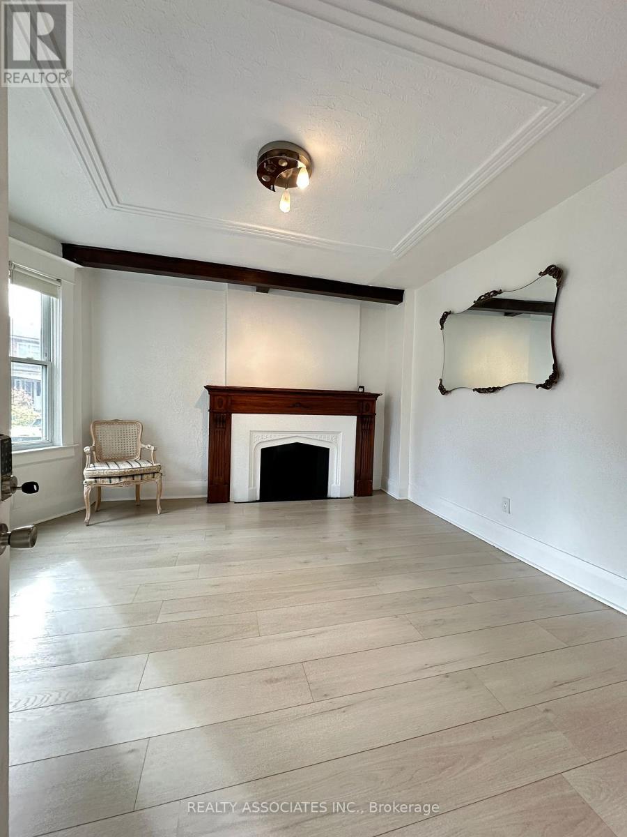 Main - 46 Bartonville Avenue W, Toronto, Ontario  M6M 2B5 - Photo 3 - W12501370