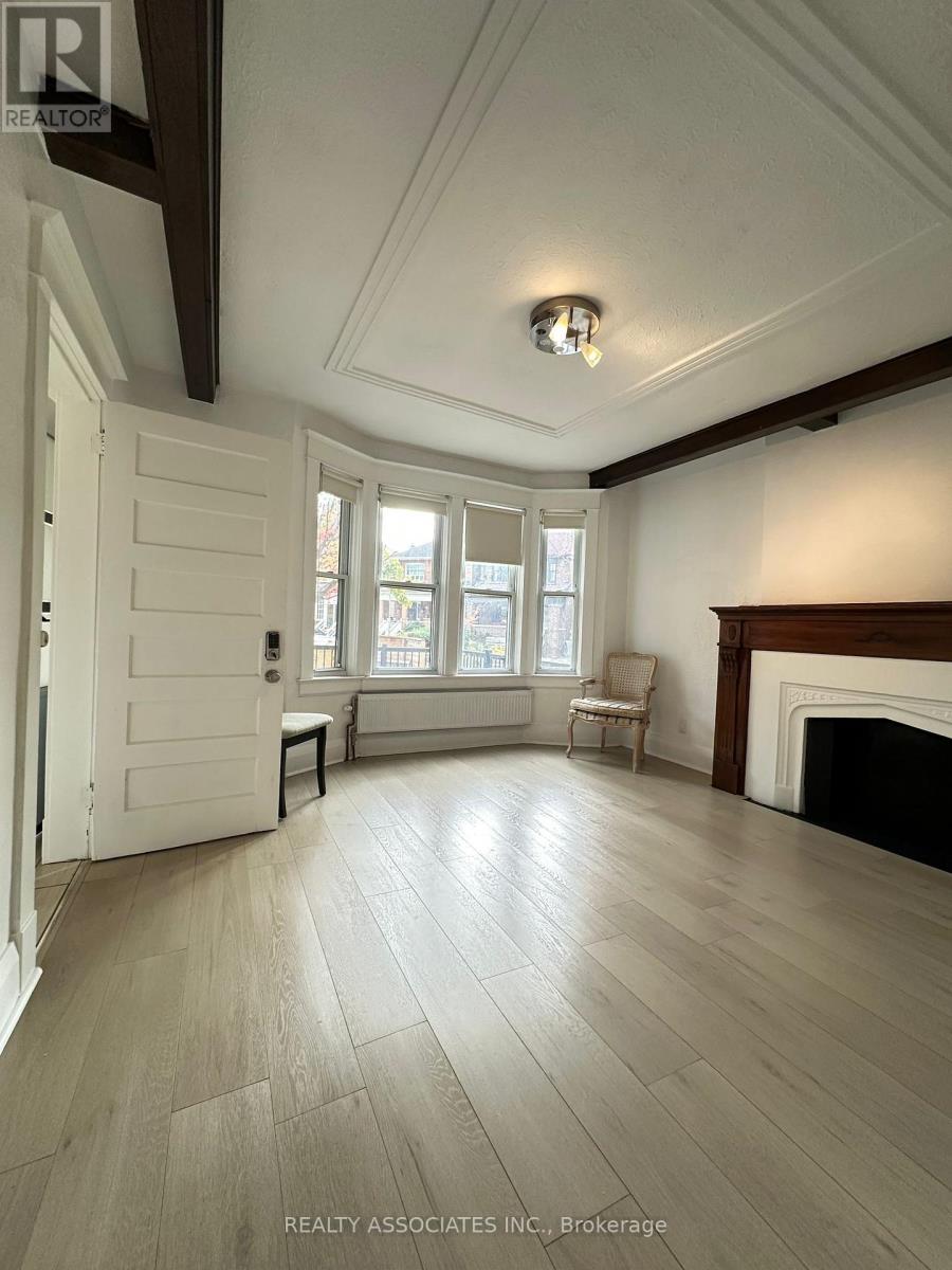 Main - 46 Bartonville Avenue W, Toronto, Ontario  M6M 2B5 - Photo 4 - W12501370