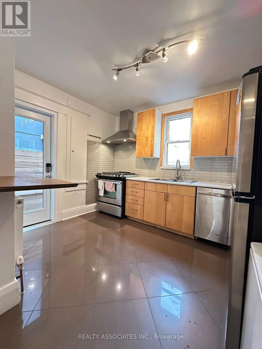 Main - 46 Bartonville Avenue W, Toronto, Ontario  M6M 2B5 - Photo 7 - W12501370