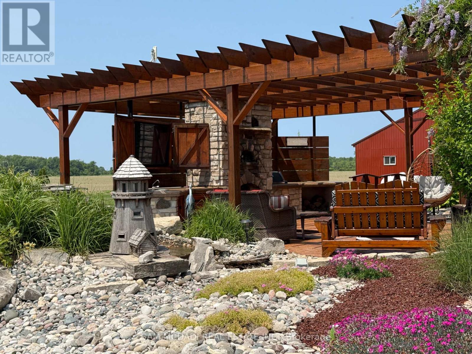 8529 Kinnaird Road, Lambton Shores, Ontario  N0N 1J3 - Photo 12 - X12501352