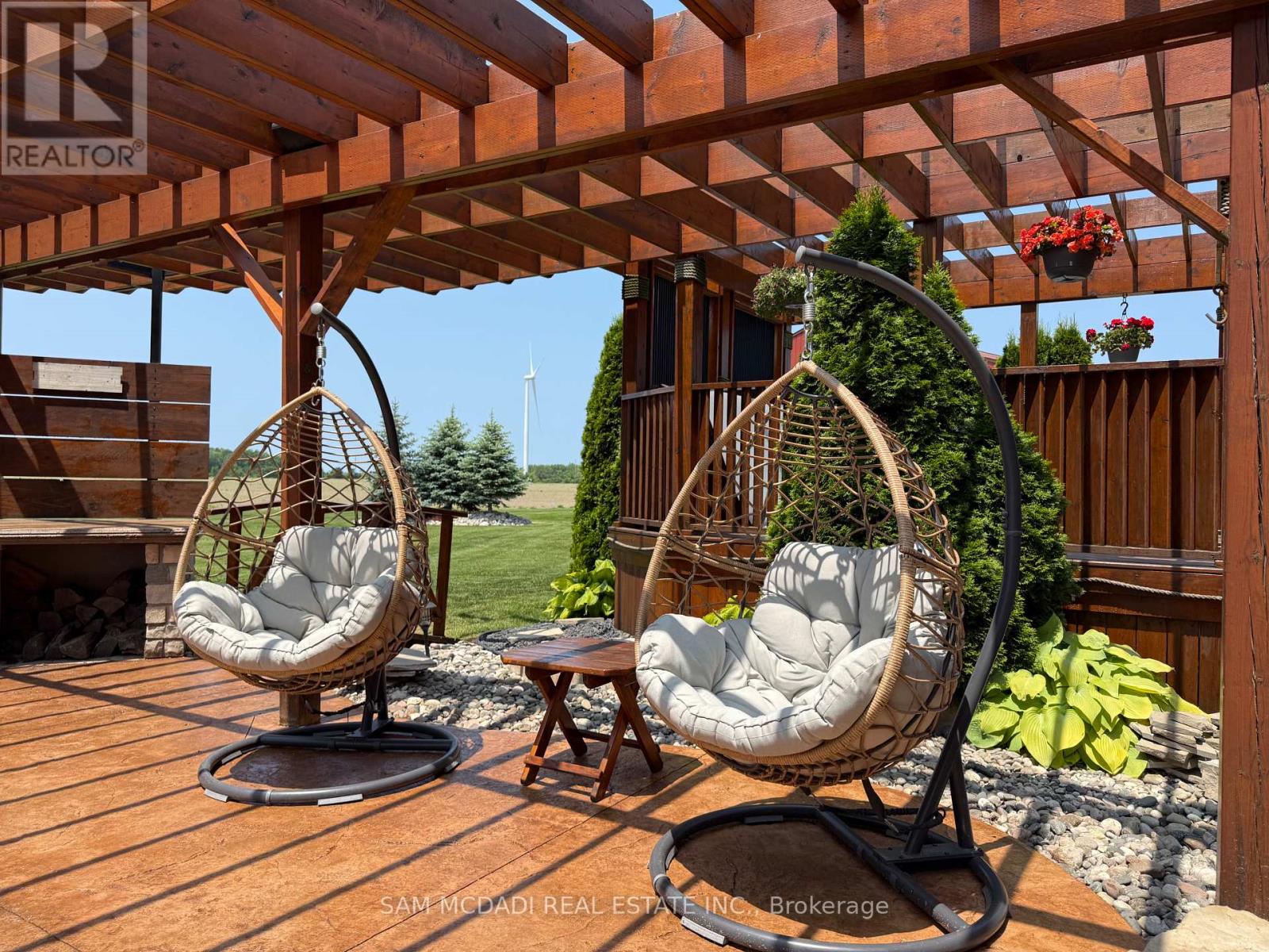 8529 Kinnaird Road, Lambton Shores, Ontario  N0N 1J3 - Photo 13 - X12501352