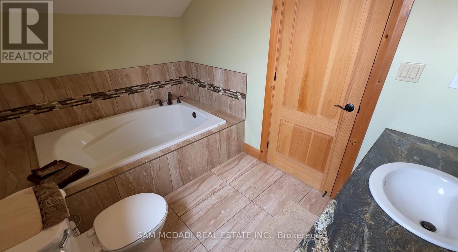 8529 Kinnaird Road, Lambton Shores, Ontario  N0N 1J3 - Photo 29 - X12501352