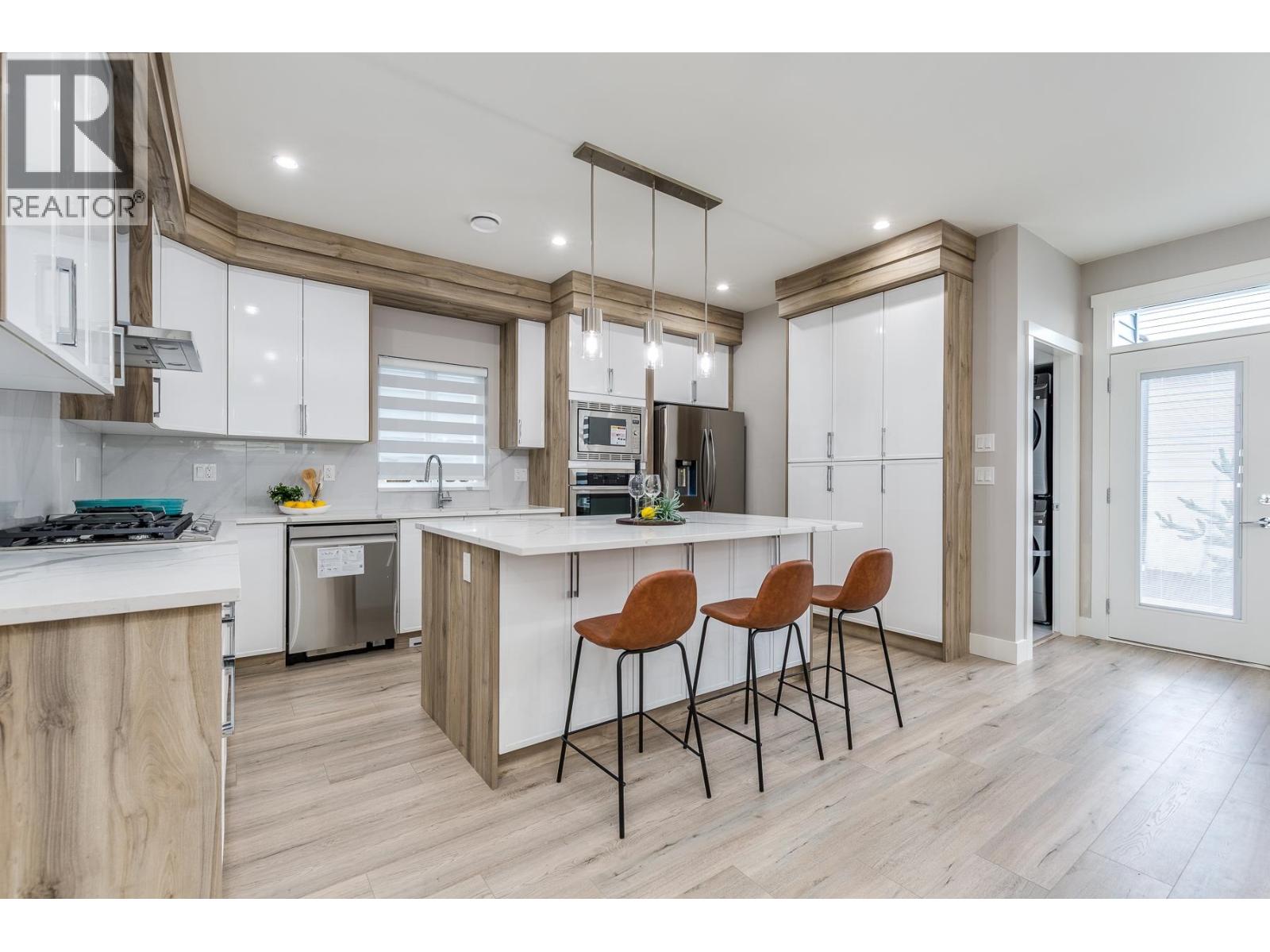 3427 Victoria Drive, Coquitlam, British Columbia  V3B 2V5 - Photo 12 - R3063407