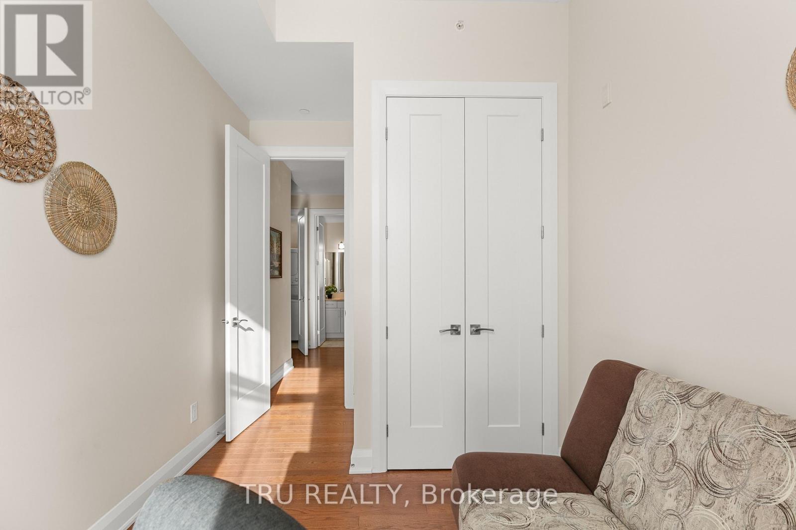 201 - 120 Cortile Private S, Ottawa, Ontario  K1V 2S8 - Photo 11 - X12494616