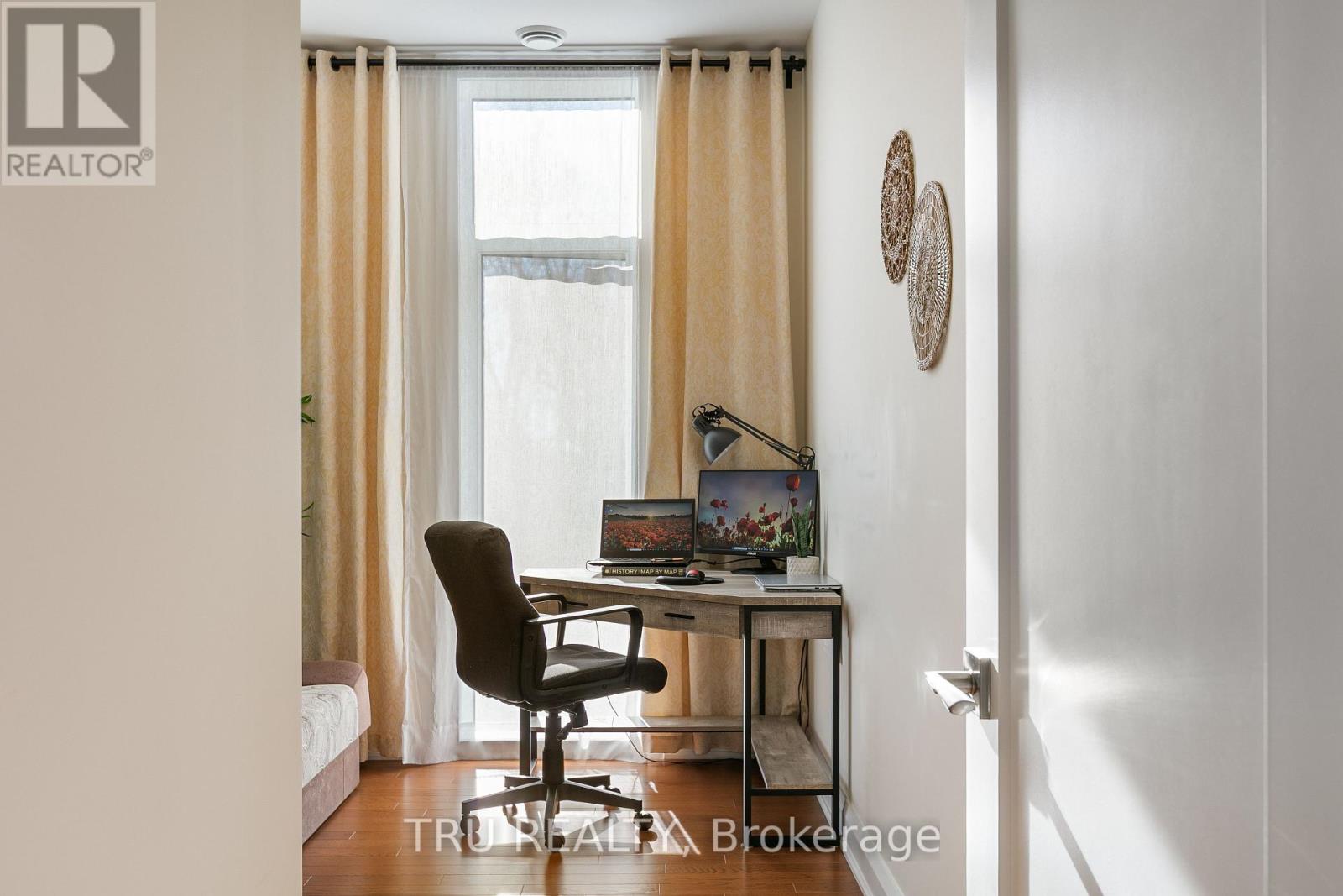 201 - 120 Cortile Private S, Ottawa, Ontario  K1V 2S8 - Photo 12 - X12494616