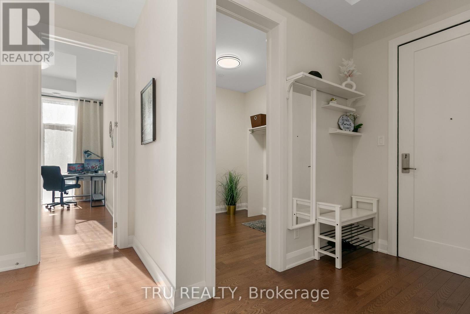 201 - 120 Cortile Private S, Ottawa, Ontario  K1V 2S8 - Photo 9 - X12494616