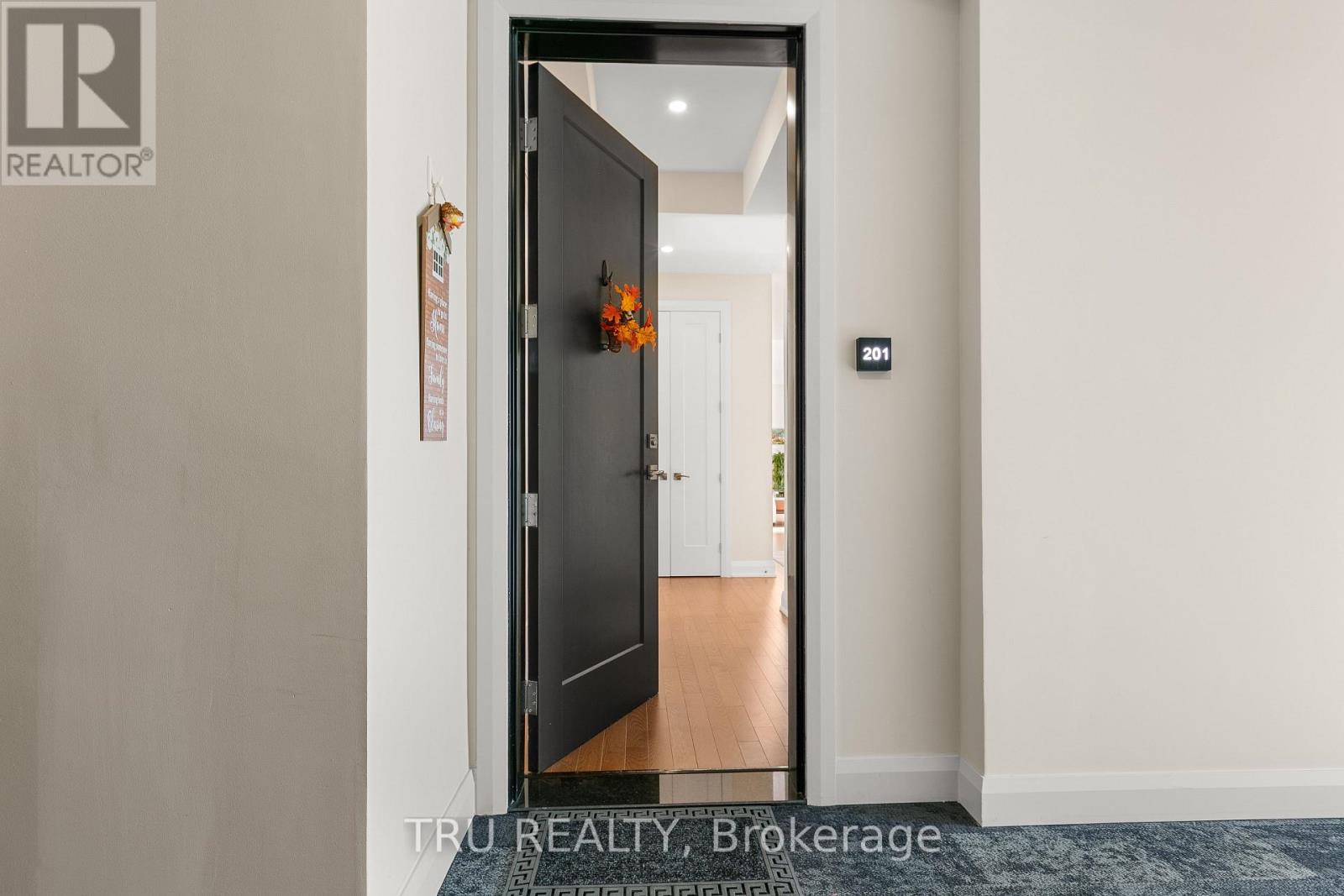 201 - 120 Cortile Private S, Ottawa, Ontario  K1V 2S8 - Photo 7 - X12494616