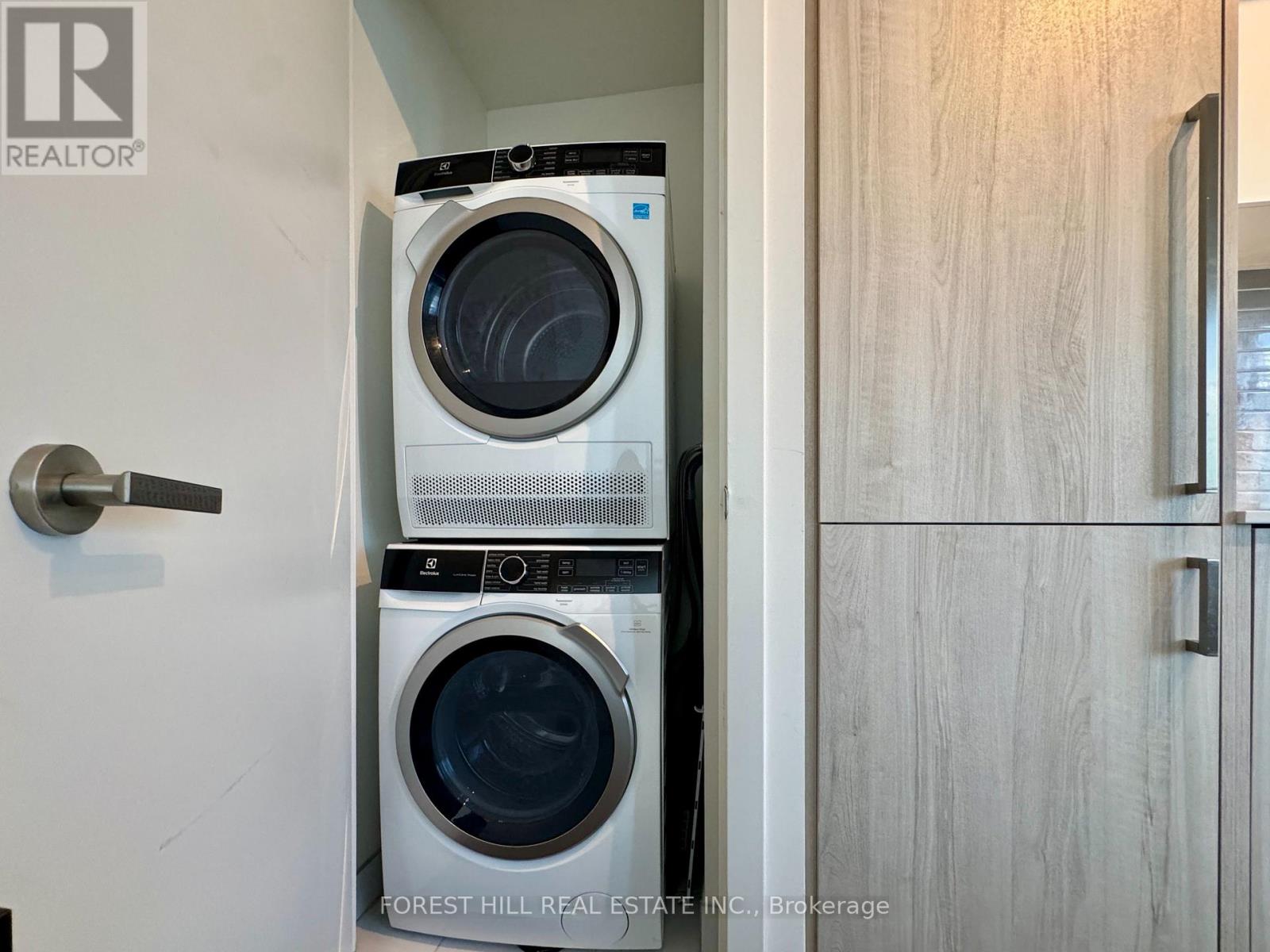 1910 - 138 Downes Street, Toronto, Ontario  M5E 0E4 - Photo 10 - C12501376