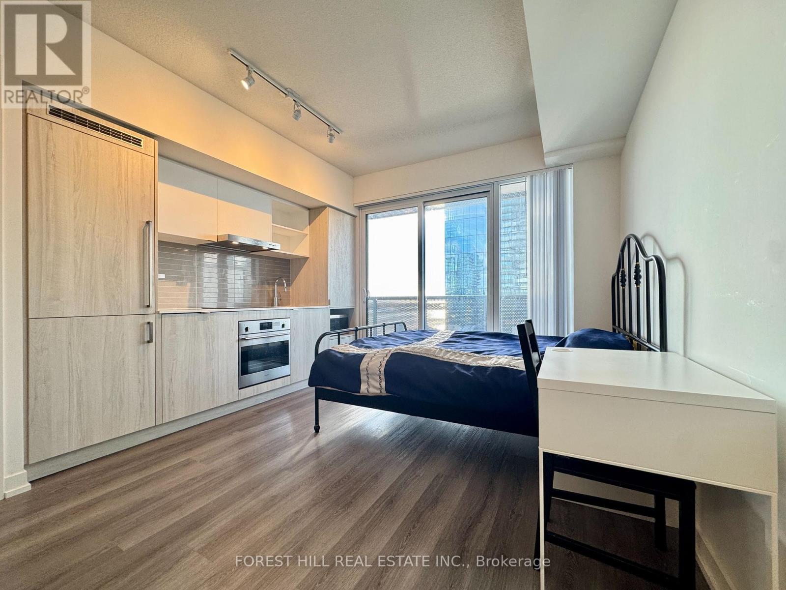 1910 - 138 Downes Street, Toronto, Ontario  M5E 0E4 - Photo 2 - C12501376