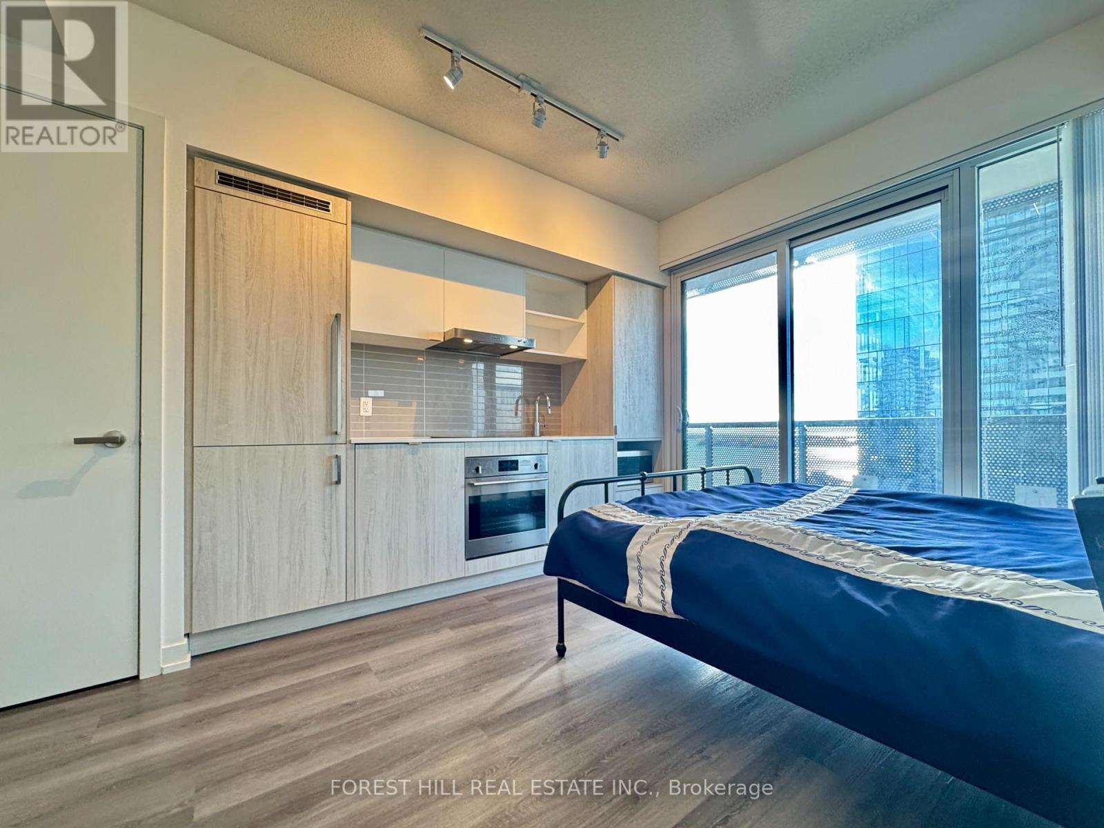 1910 - 138 Downes Street, Toronto, Ontario  M5E 0E4 - Photo 3 - C12501376