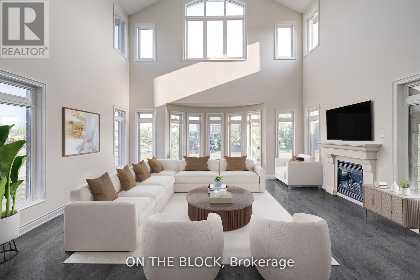 24 Whitewood Drive, Whitchurch-Stouffville, Ontario  L4A 1R9 - Photo 10 - N12501388