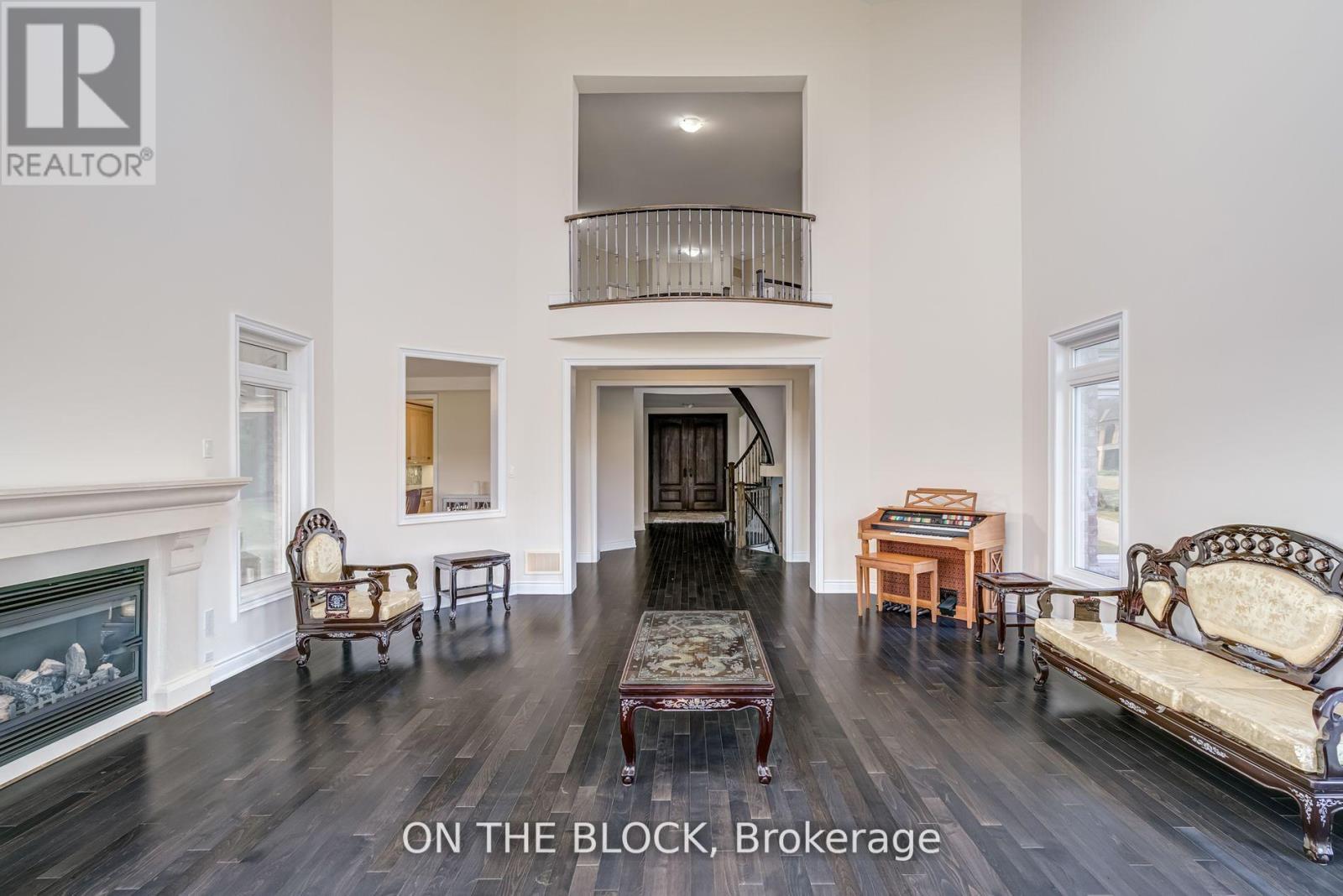 24 Whitewood Drive, Whitchurch-Stouffville, Ontario  L4A 1R9 - Photo 11 - N12501388