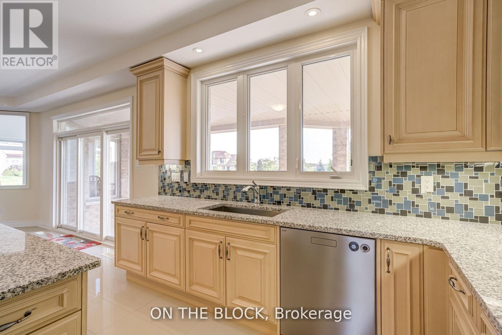 24 Whitewood Drive, Whitchurch-Stouffville, Ontario  L4A 1R9 - Photo 29 - N12501388