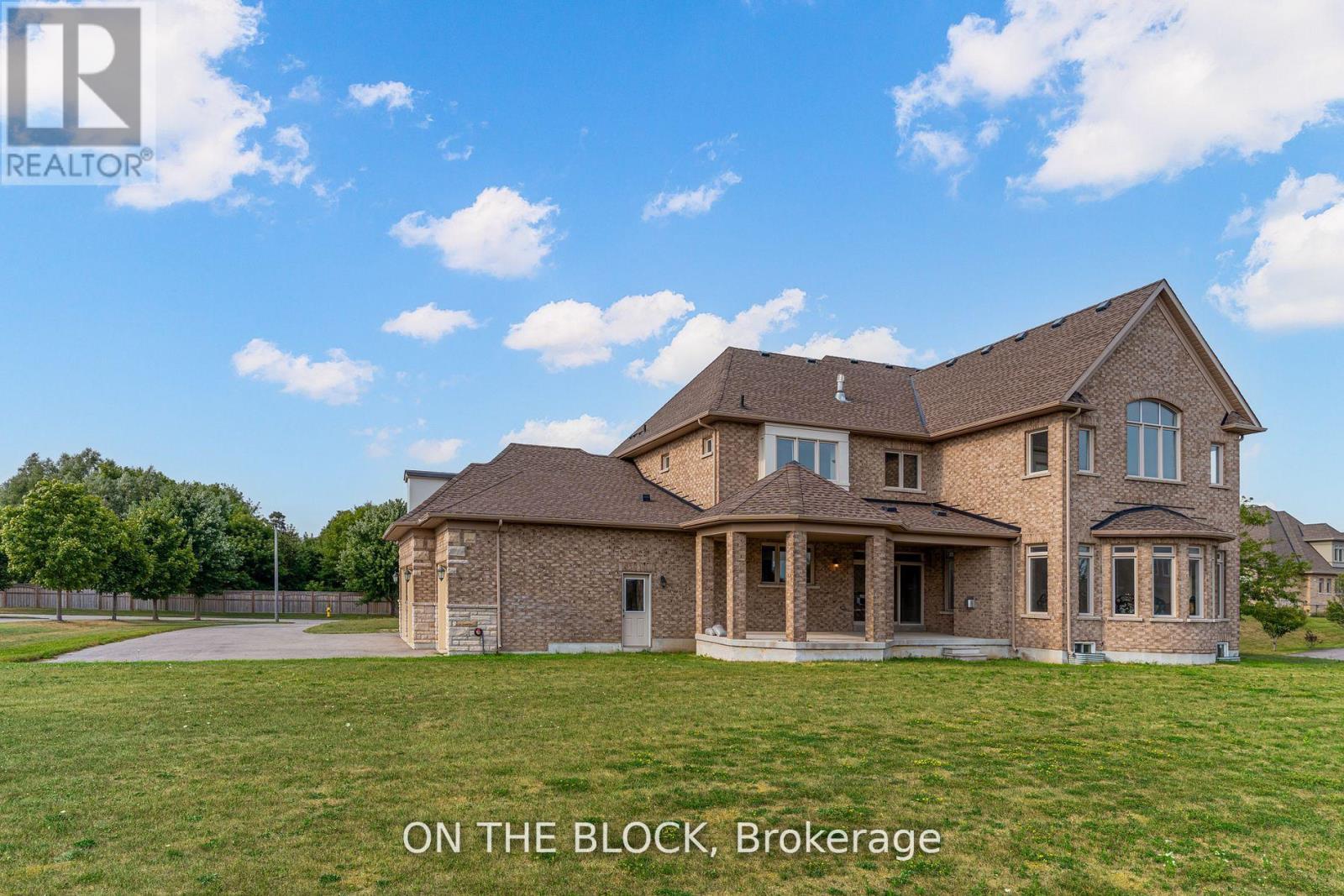 24 Whitewood Drive, Whitchurch-Stouffville, Ontario  L4A 1R9 - Photo 4 - N12501388