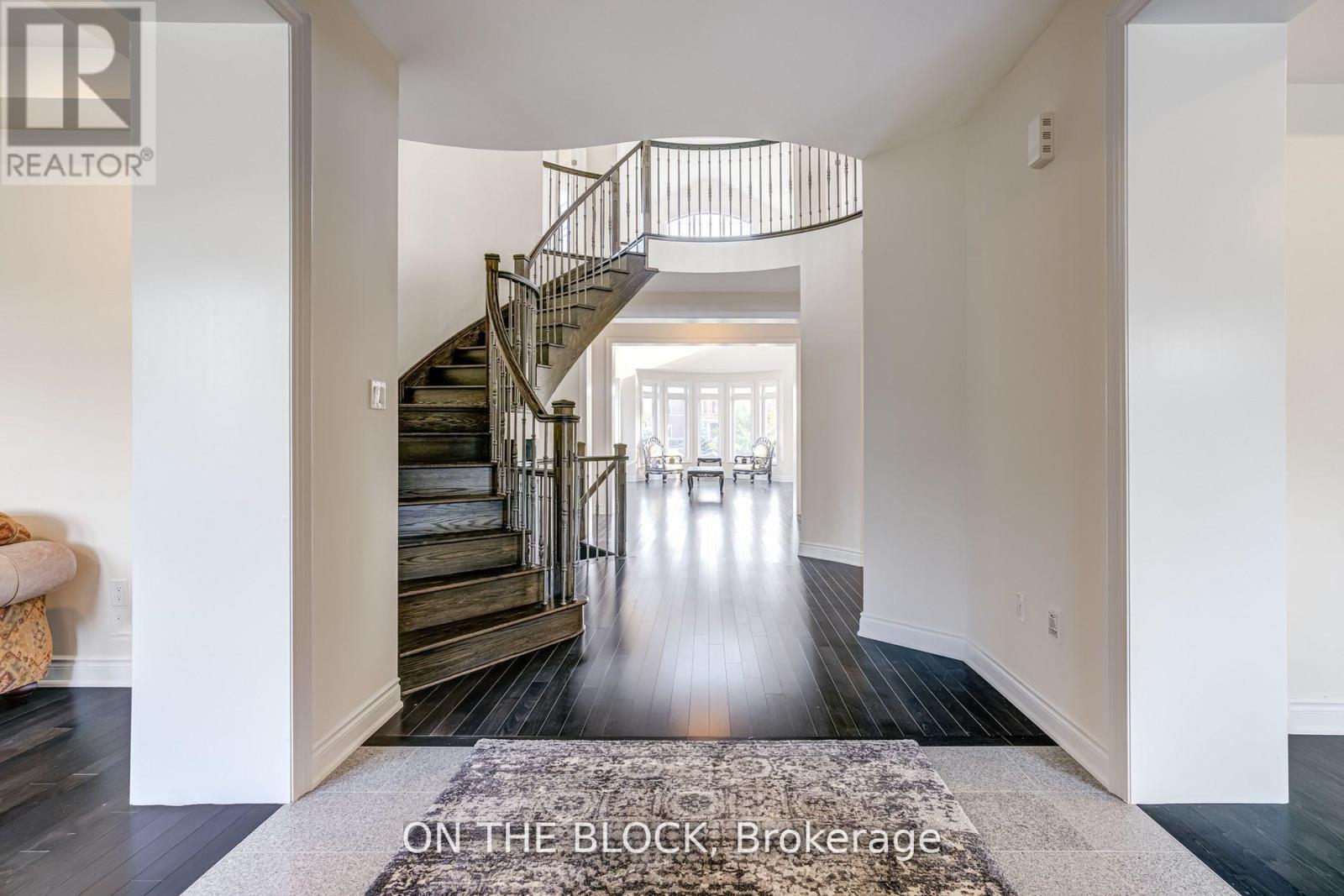 24 Whitewood Drive, Whitchurch-Stouffville, Ontario  L4A 1R9 - Photo 6 - N12501388