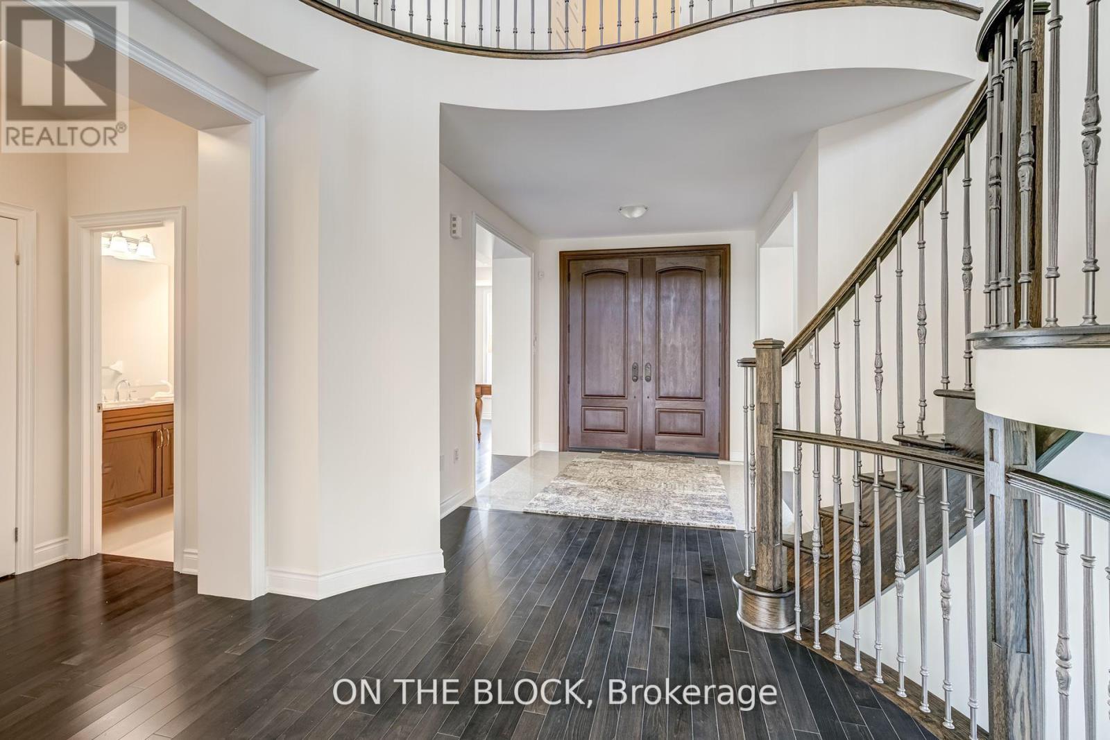 24 Whitewood Drive, Whitchurch-Stouffville, Ontario  L4A 1R9 - Photo 7 - N12501388