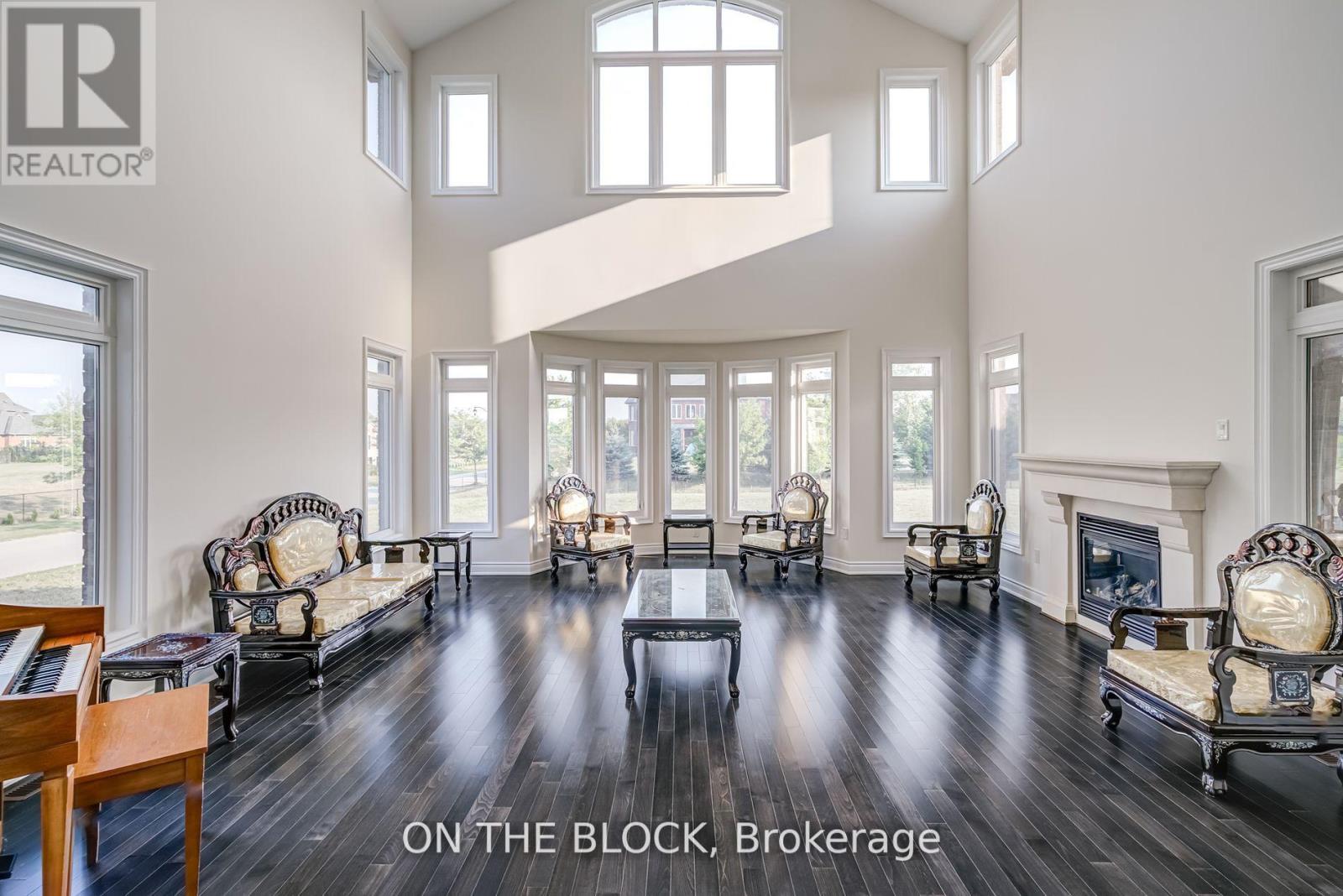 24 Whitewood Drive, Whitchurch-Stouffville, Ontario  L4A 1R9 - Photo 9 - N12501388