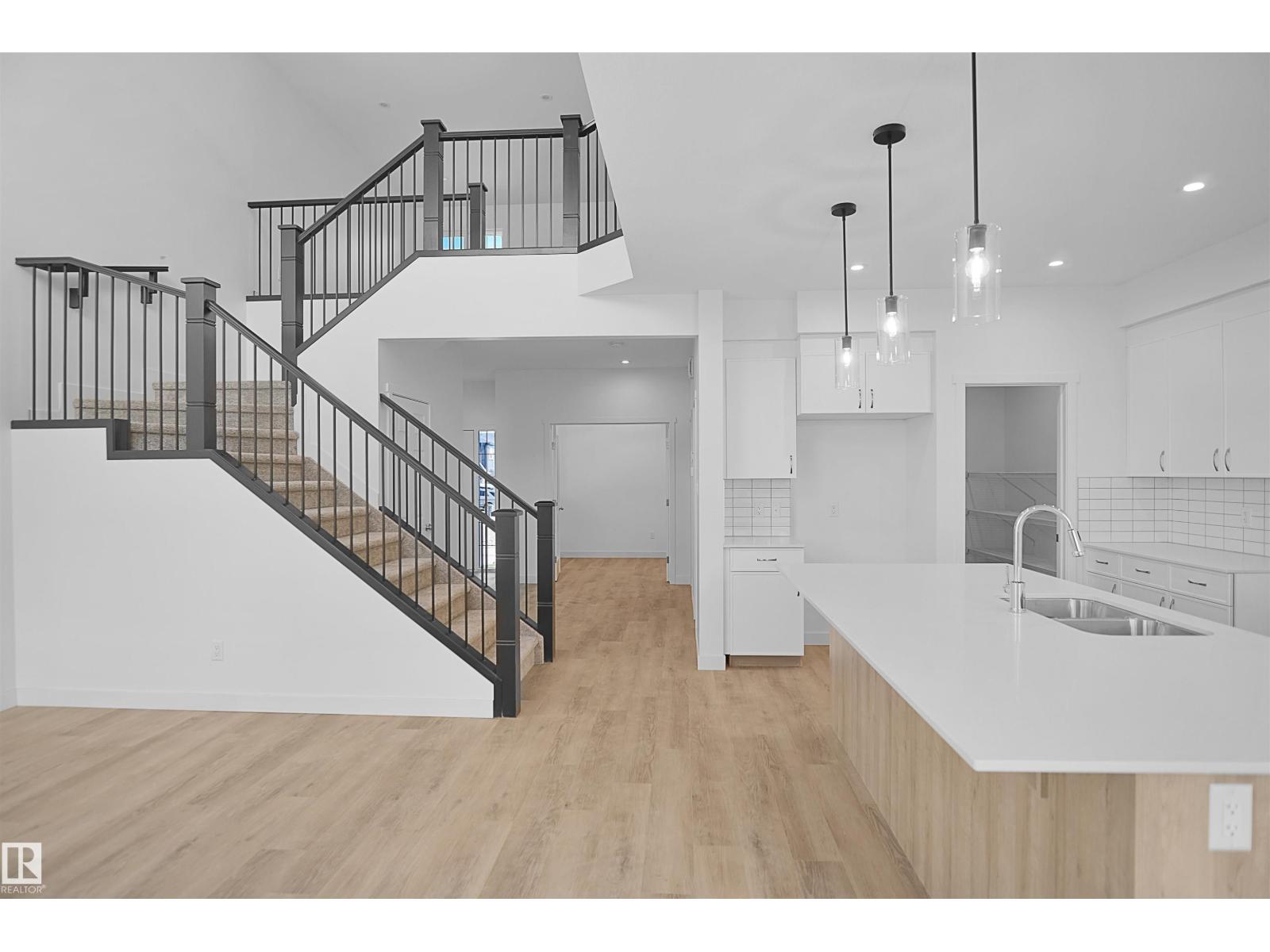 17340 7 St Ne, Edmonton, Alberta  T5Y 4E7 - Photo 2 - E4444135