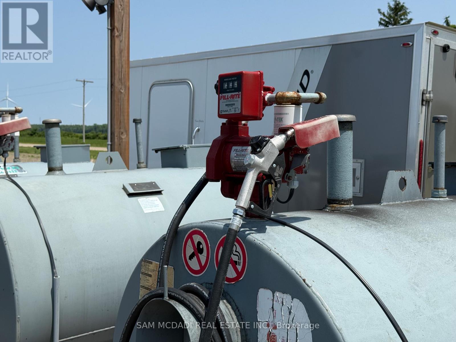 8529 Kinnaird Road, Lambton Shores, Ontario  N0N 1J3 - Photo 10 - X12501380