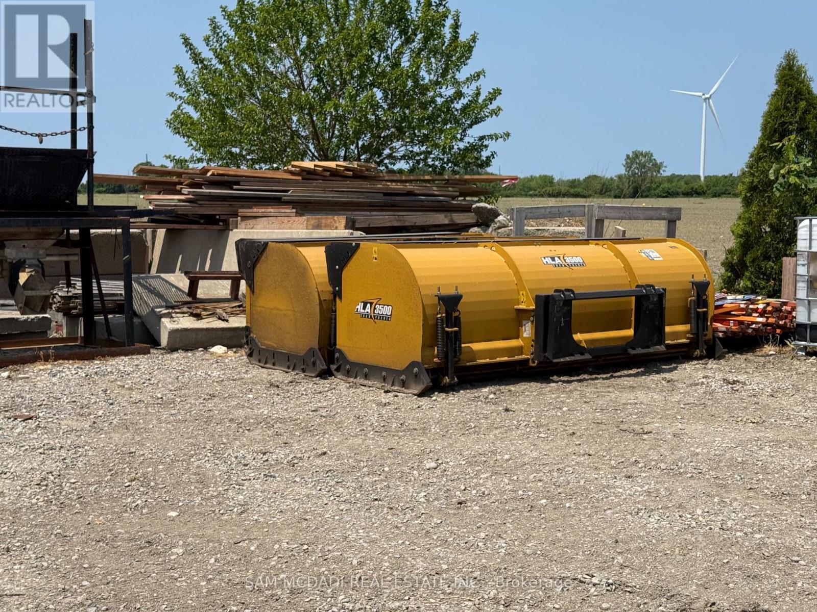 8529 Kinnaird Road, Lambton Shores, Ontario  N0N 1J3 - Photo 11 - X12501380