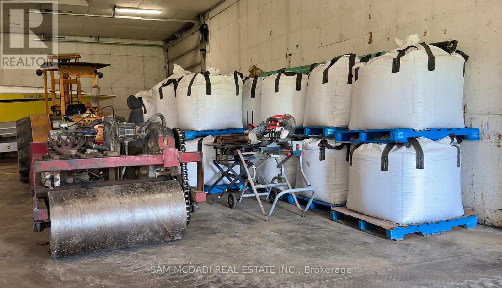 8529 Kinnaird Road, Lambton Shores, Ontario  N0N 1J3 - Photo 16 - X12501380