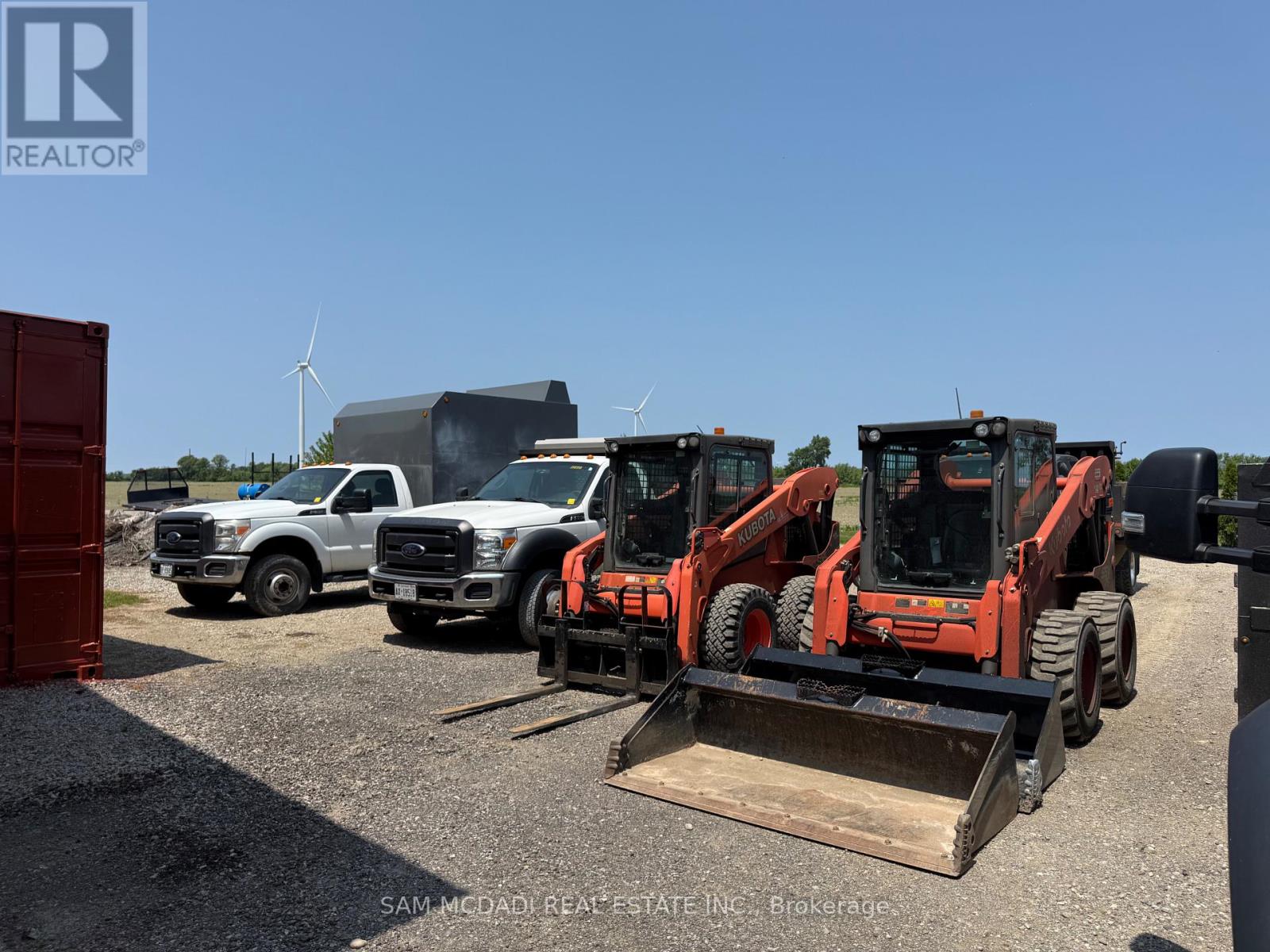 8529 Kinnaird Road, Lambton Shores, Ontario  N0N 1J3 - Photo 3 - X12501380