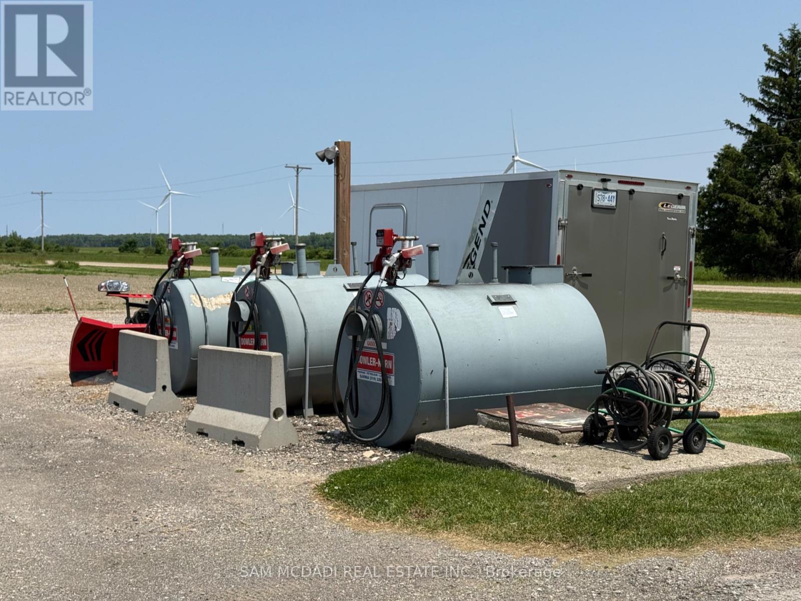 8529 Kinnaird Road, Lambton Shores, Ontario  N0N 1J3 - Photo 9 - X12501380