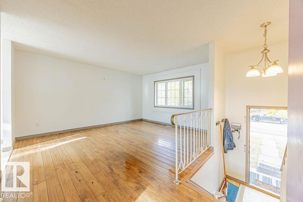 10309 167a Av Nw, Edmonton, Alberta  T5X 2Y8 - Photo 3 - E4463585