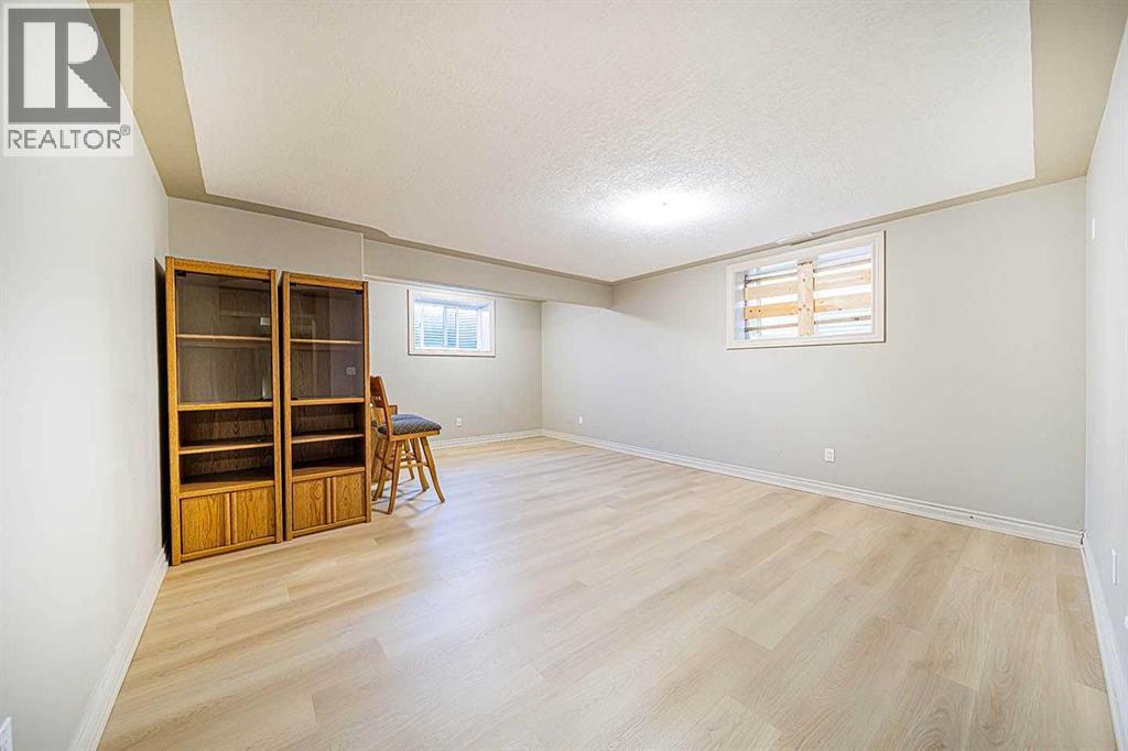 22 Royal Birch Way  Nw, Calgary, Alberta  T3G 5X8 - Photo 25 - A2268076