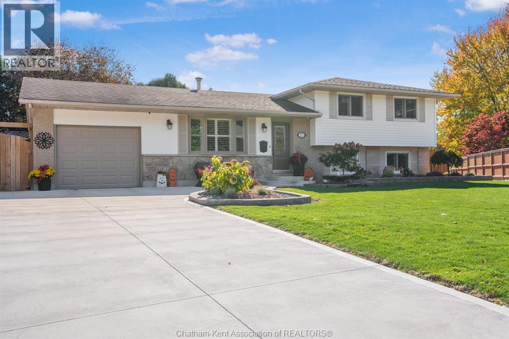 MLS# 25027729: 22 Dove PLACE, Chatham, Canada