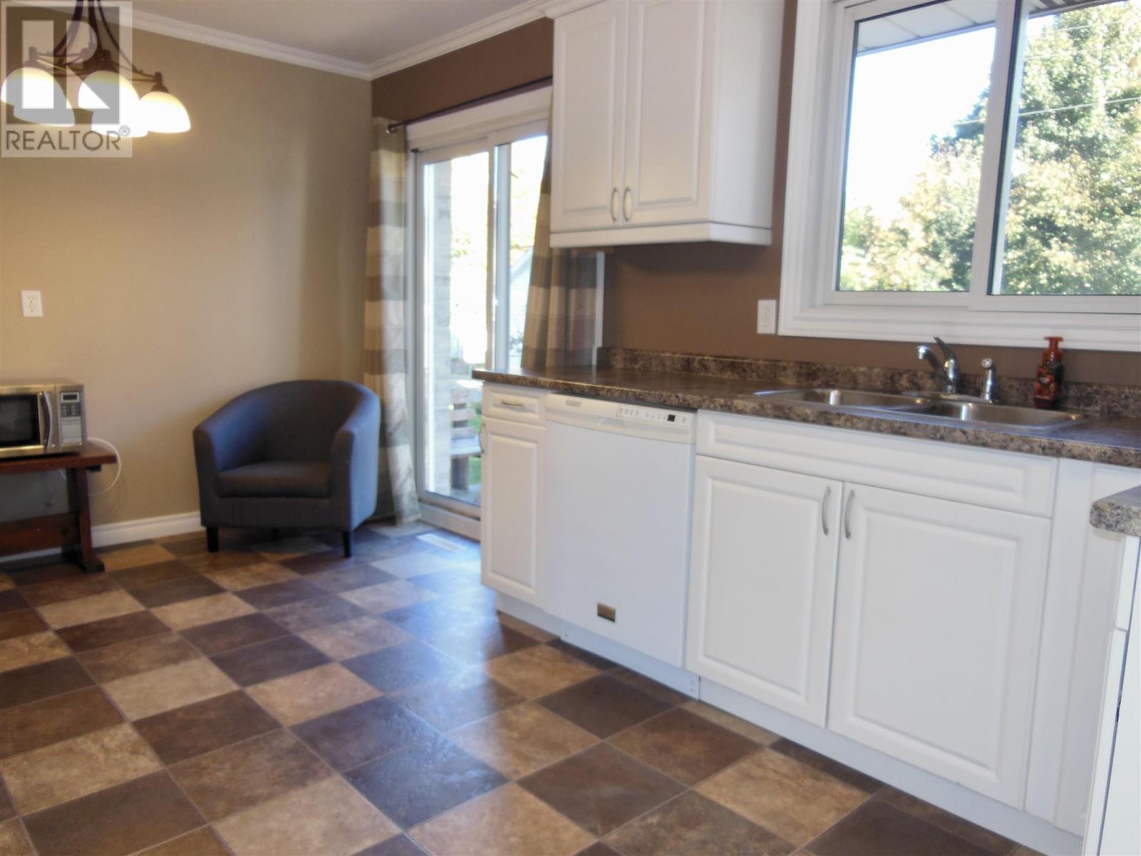 21 Ashgrove Ave, Sault Ste. Marie, Ontario  P6A 4X3 - Photo 6 - SM252988