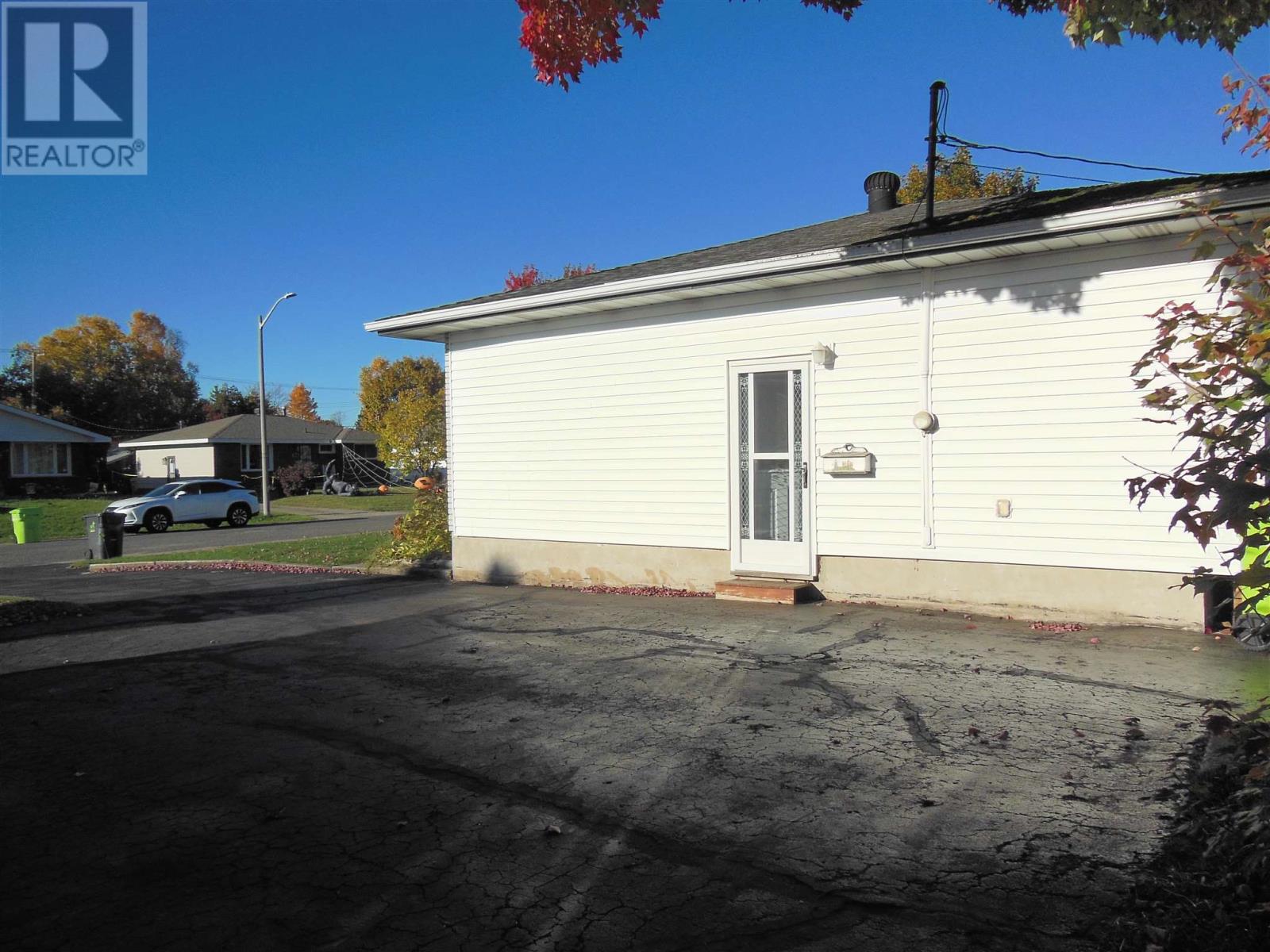 21 Ashgrove Ave, Sault Ste. Marie, Ontario  P6A 4X3 - Photo 4 - SM252988