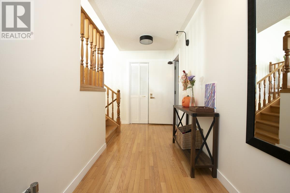 856 Pine St, Sault Ste. Marie, Ontario  P6B 3G3 - Photo 12 - SM253034