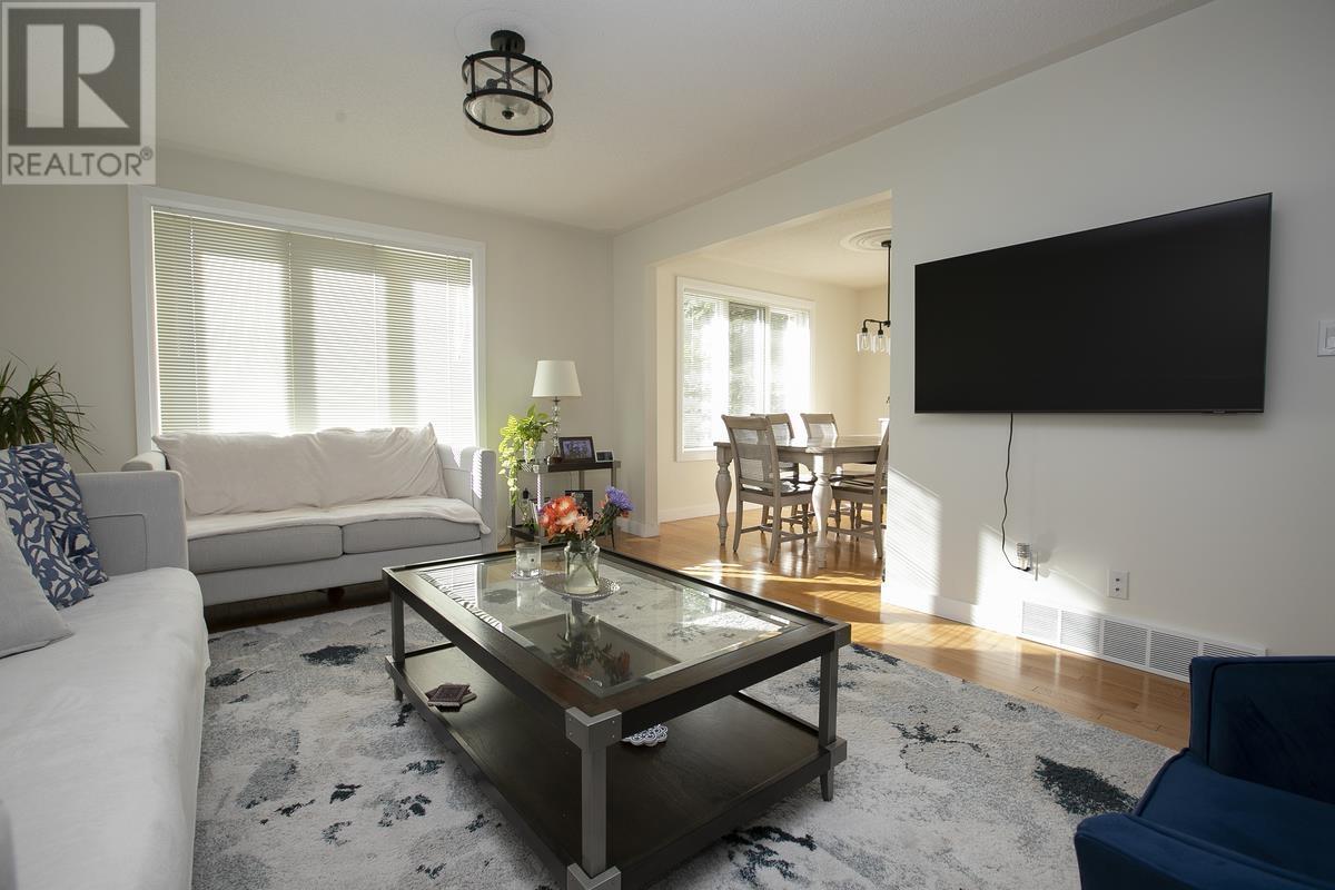 856 Pine St, Sault Ste. Marie, Ontario  P6B 3G3 - Photo 16 - SM253034