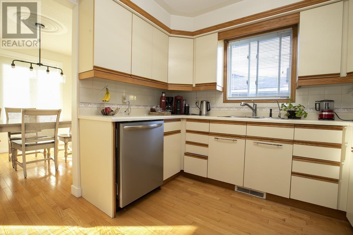 856 Pine St, Sault Ste. Marie, Ontario  P6B 3G3 - Photo 24 - SM253034