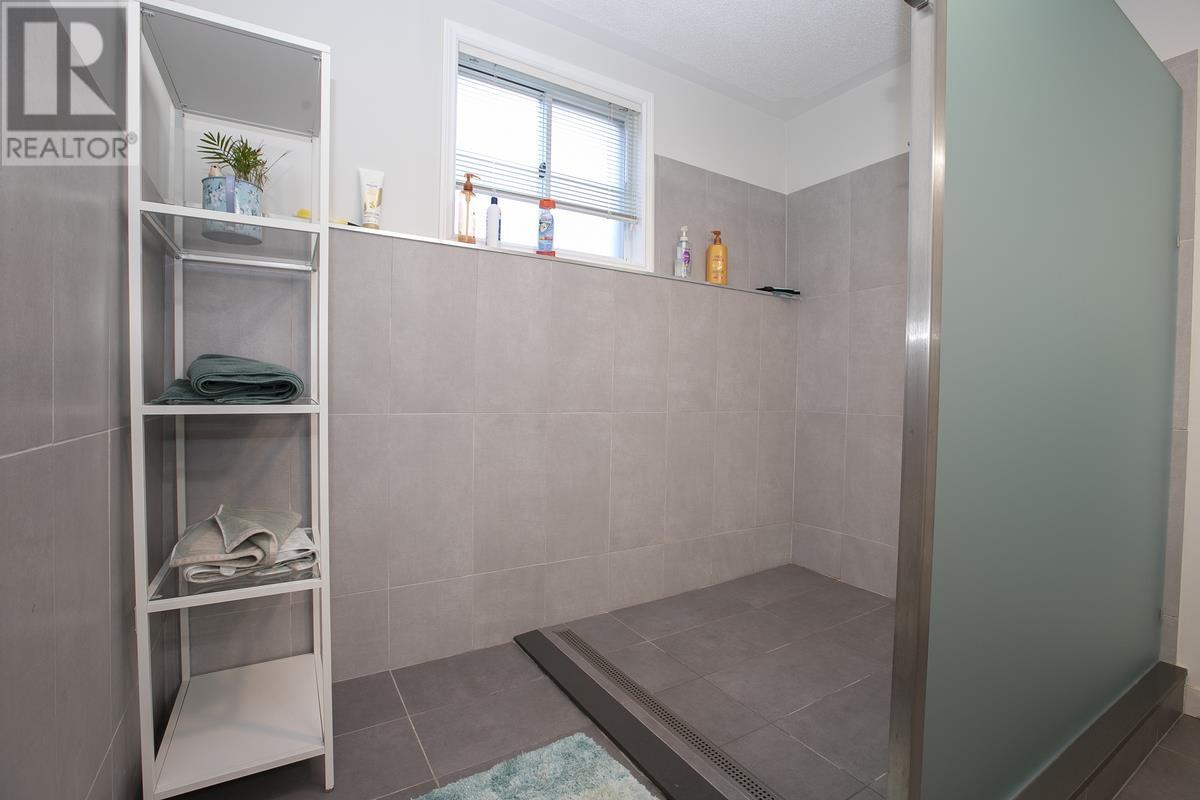 856 Pine St, Sault Ste. Marie, Ontario  P6B 3G3 - Photo 42 - SM253034