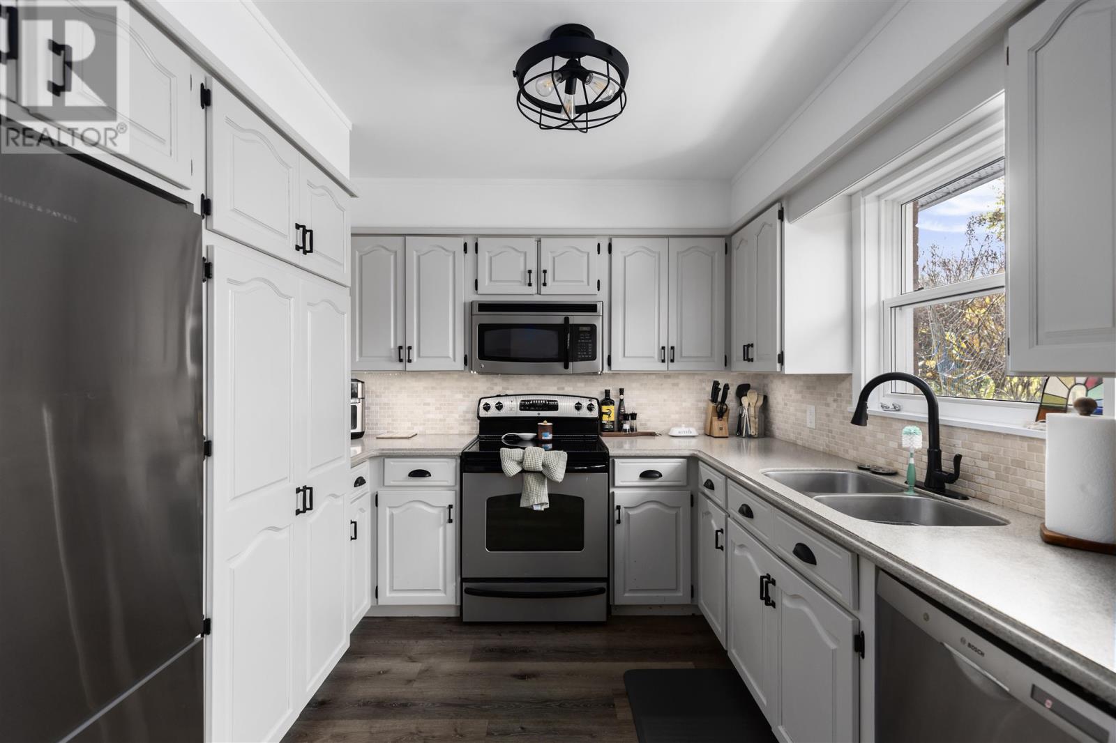 87 Parkshore Dr, Sault Ste. Marie, Ontario P6A 6B1 - Photo 10 - SM253072