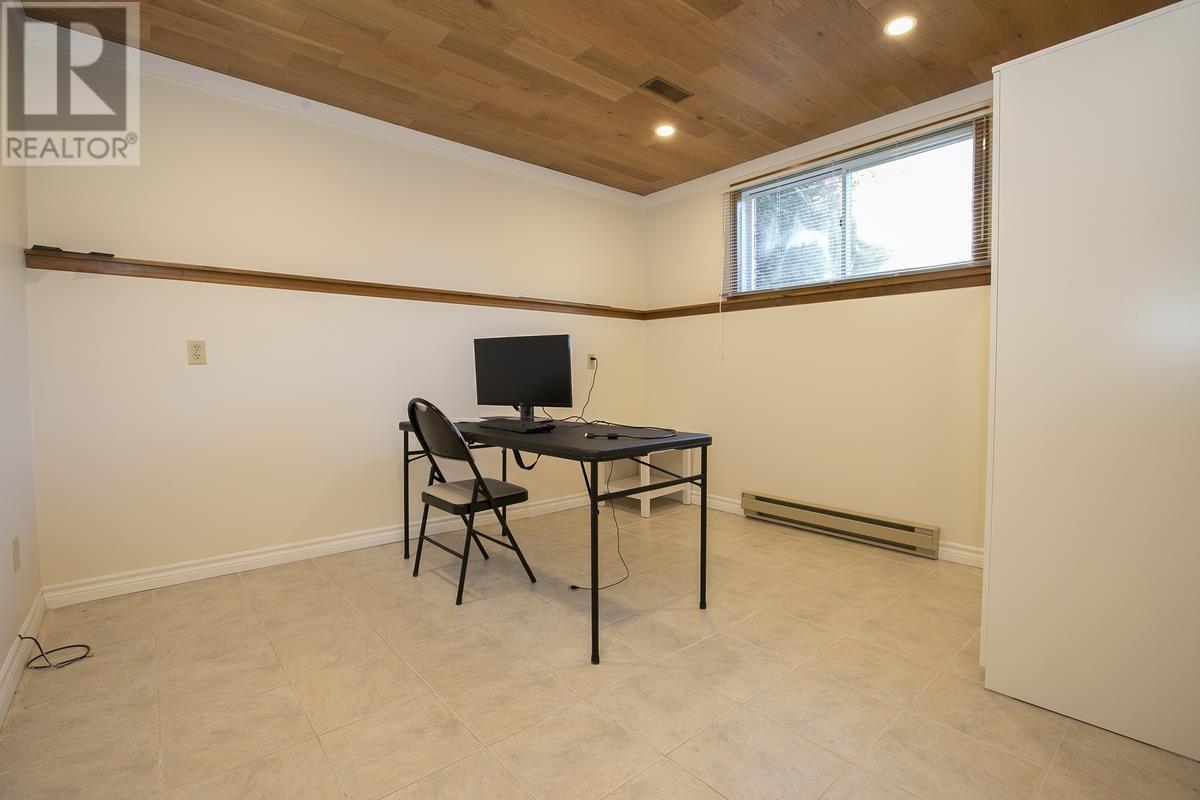 856 Pine St, Sault Ste. Marie, Ontario  P6B 3G3 - Photo 47 - SM253034