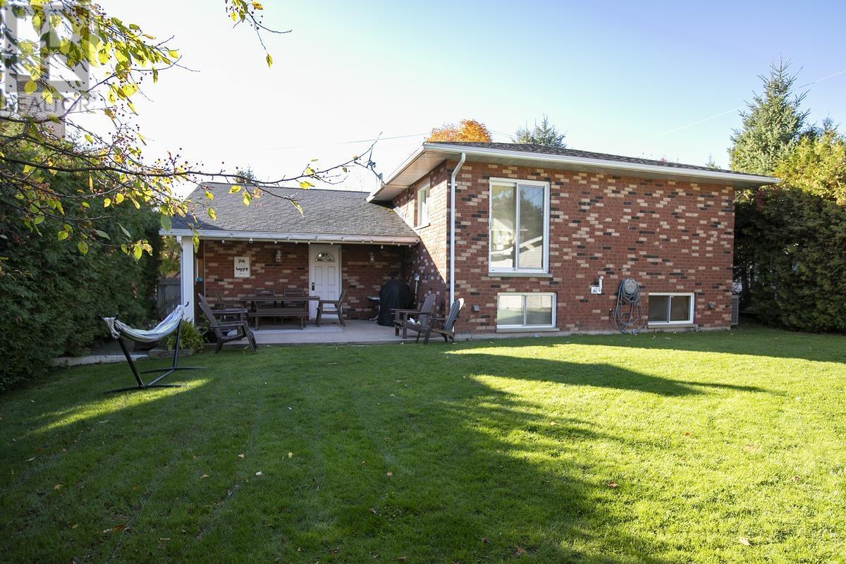 856 Pine St, Sault Ste. Marie, Ontario  P6B 3G3 - Photo 8 - SM253034