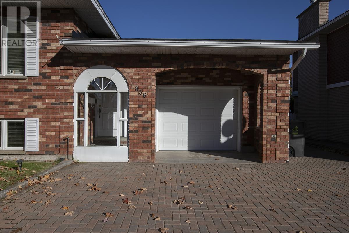 856 Pine St, Sault Ste. Marie, Ontario  P6B 3G3 - Photo 3 - SM253034