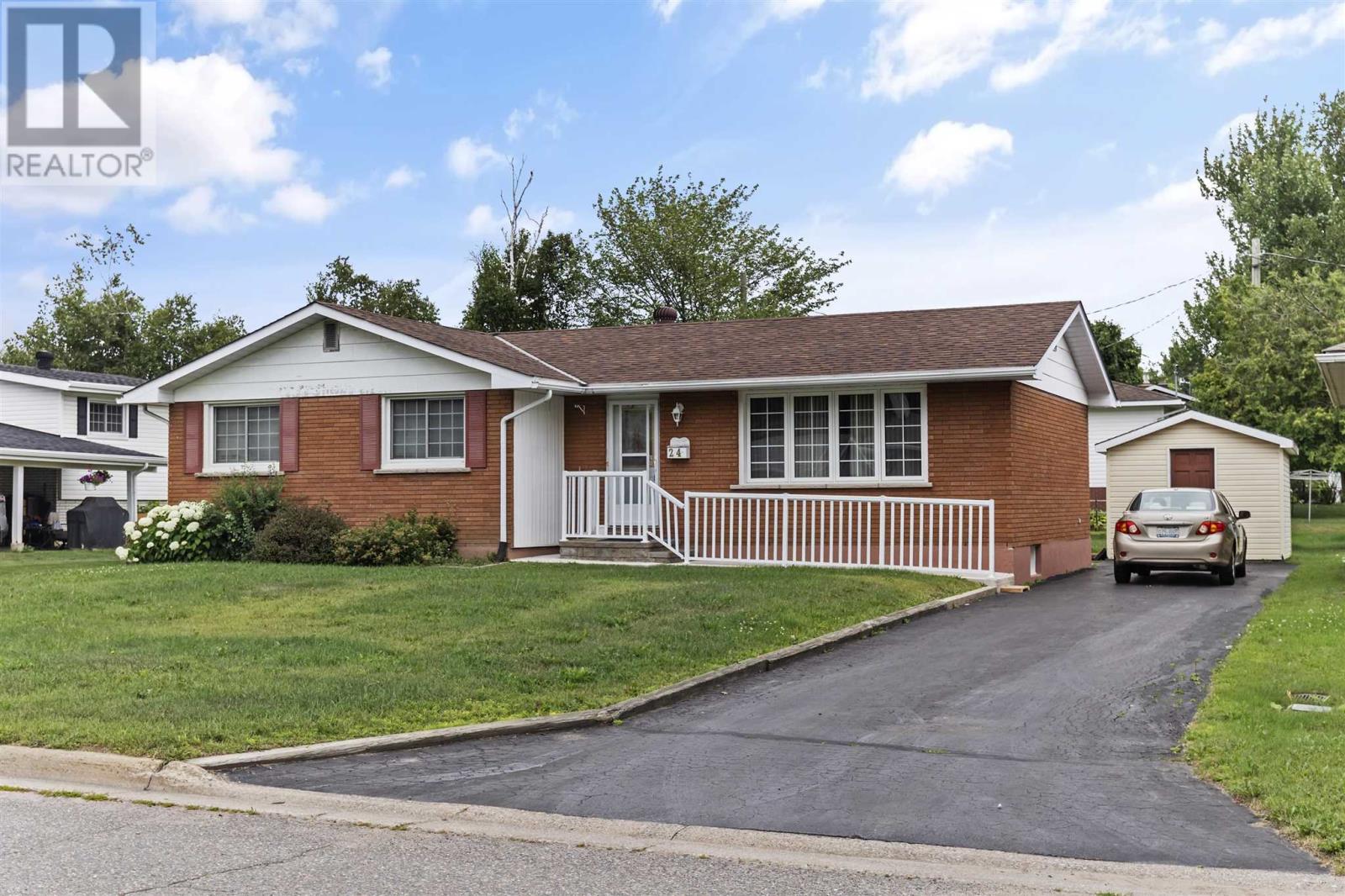 24 Plaintree Dr, Sault Ste. Marie, Ontario  P6B 5H1 - Photo 1 - SM253101