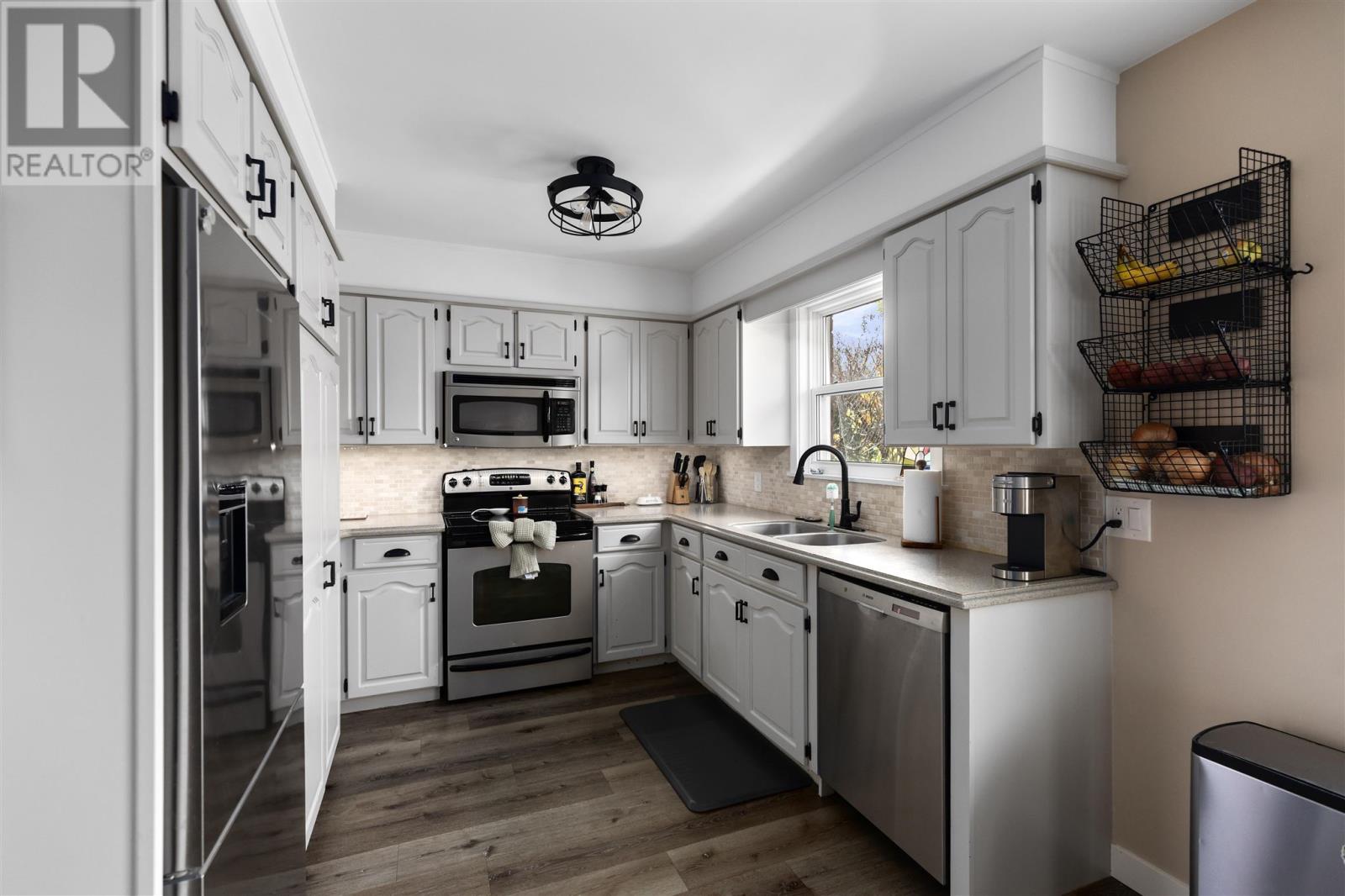 87 Parkshore Dr, Sault Ste. Marie, Ontario P6A 6B1 - Photo 9 - SM253072