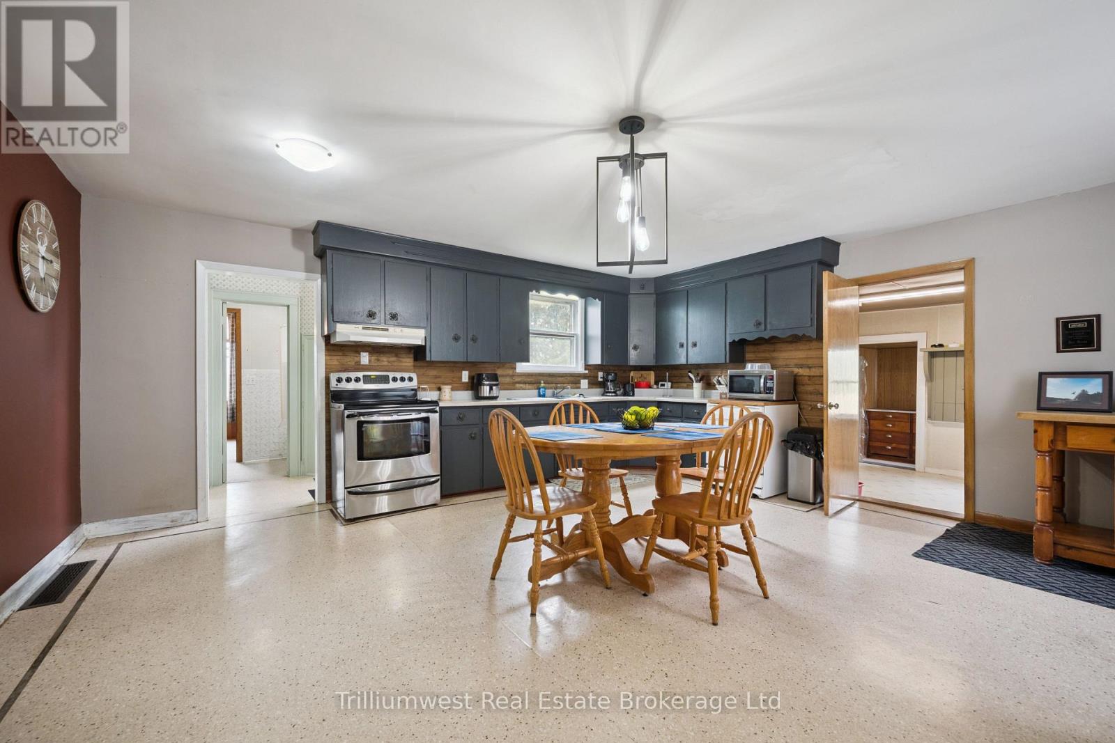 379 Little Lake Road, Norfolk, Ontario  N0J 1P0 - Photo 13 - X12501450