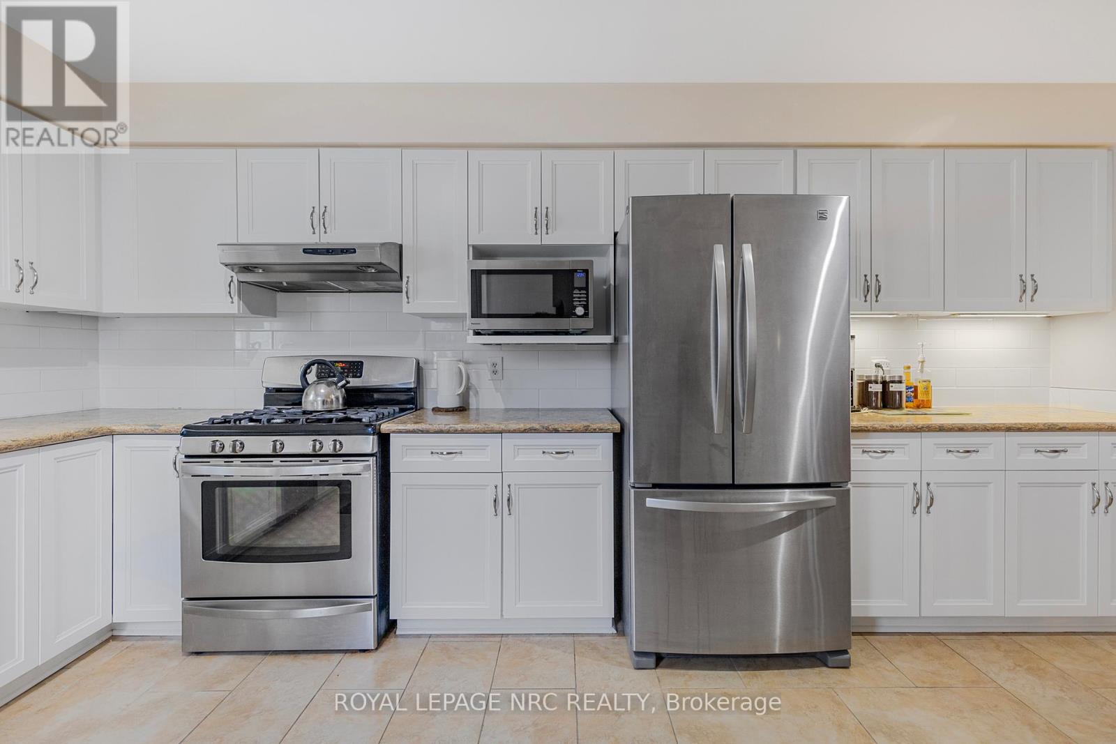 46 Foxhill Crescent, St. Catharines, Ontario  L2S 3V1 - Photo 12 - X12368424