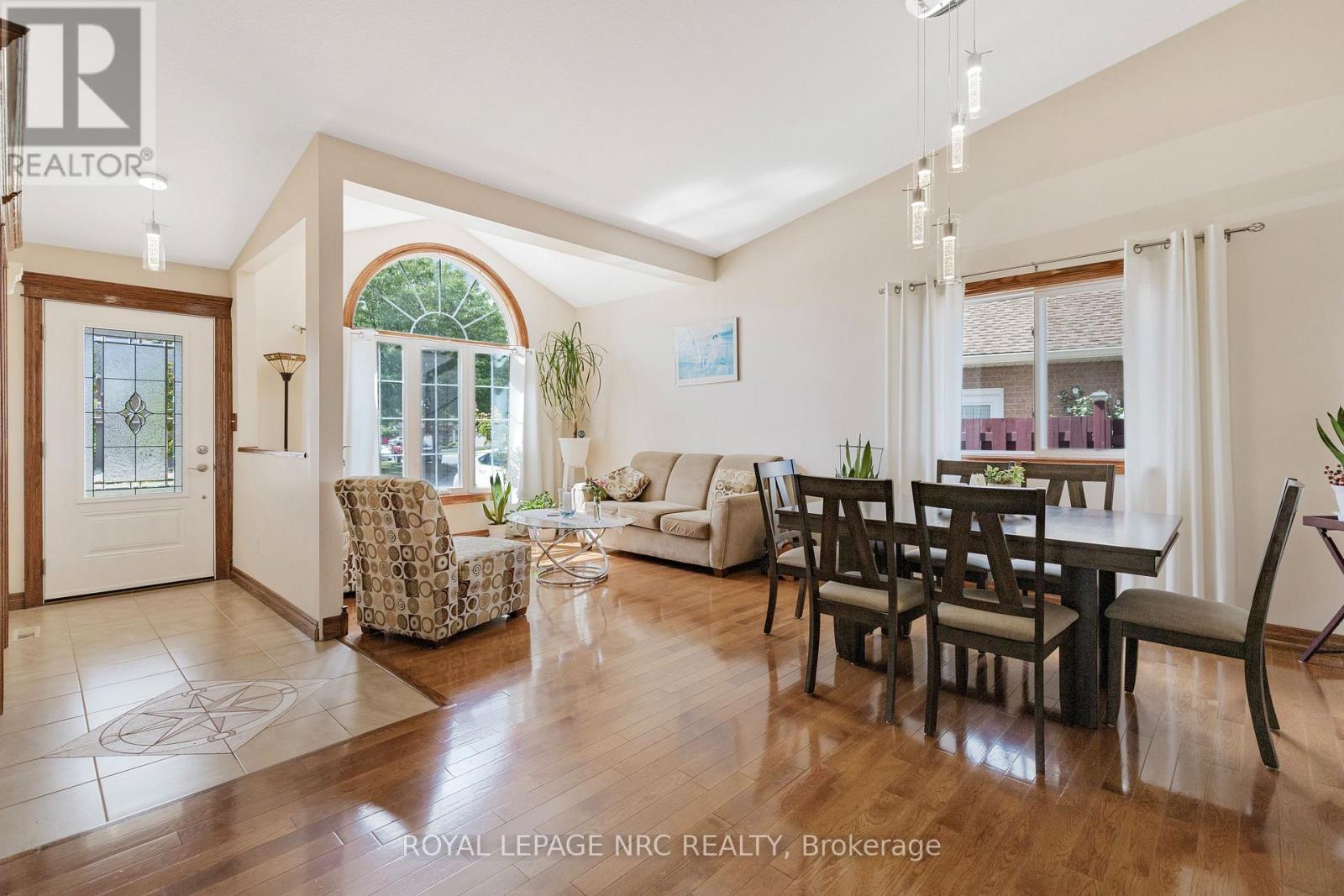 46 Foxhill Crescent, St. Catharines, Ontario  L2S 3V1 - Photo 7 - X12368424