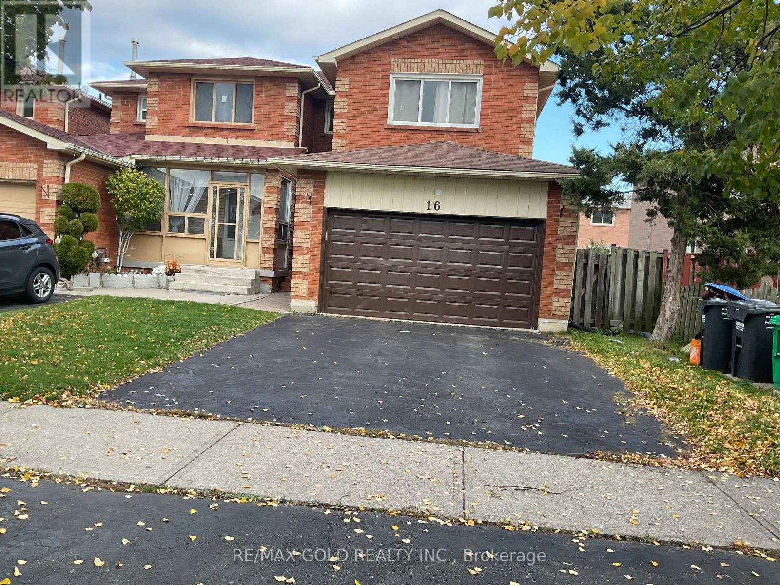 16 Woodsend Run Road, Brampton, Ontario  L6Y 4G8 - Photo 2 - W12496020